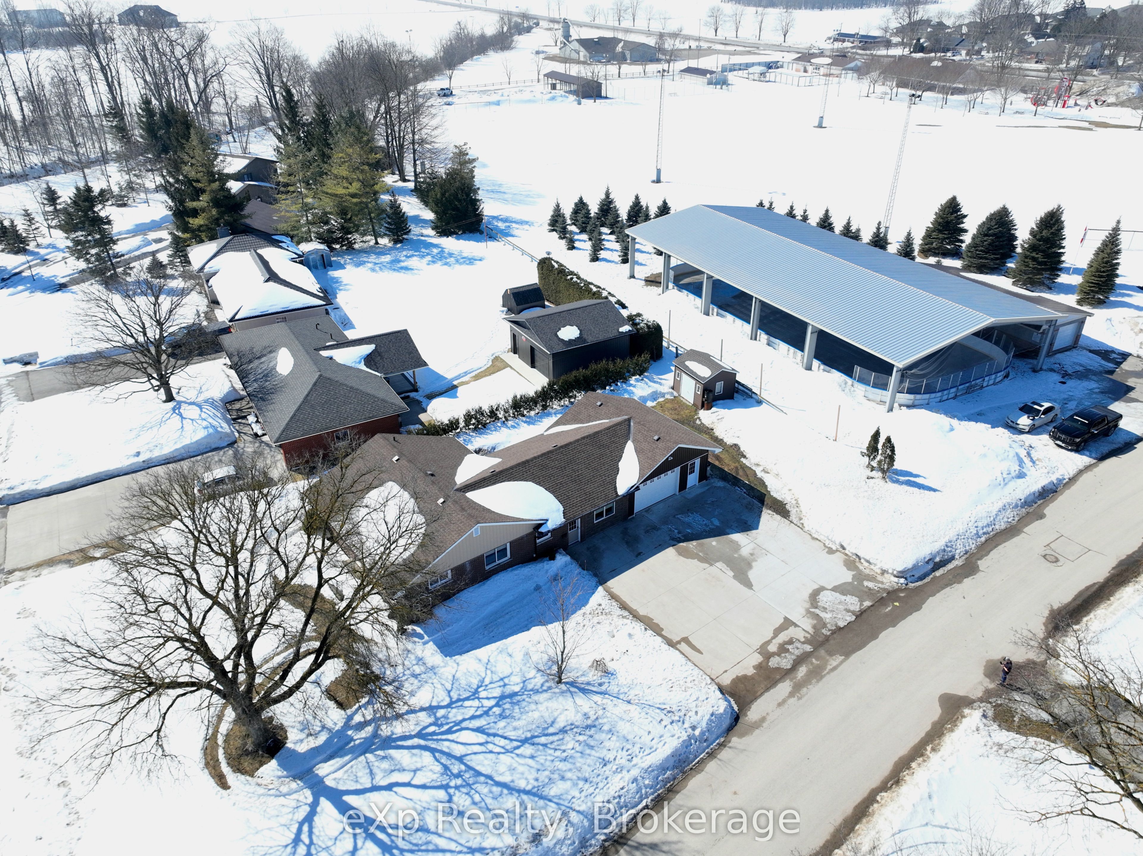 93 Elma Centre Street