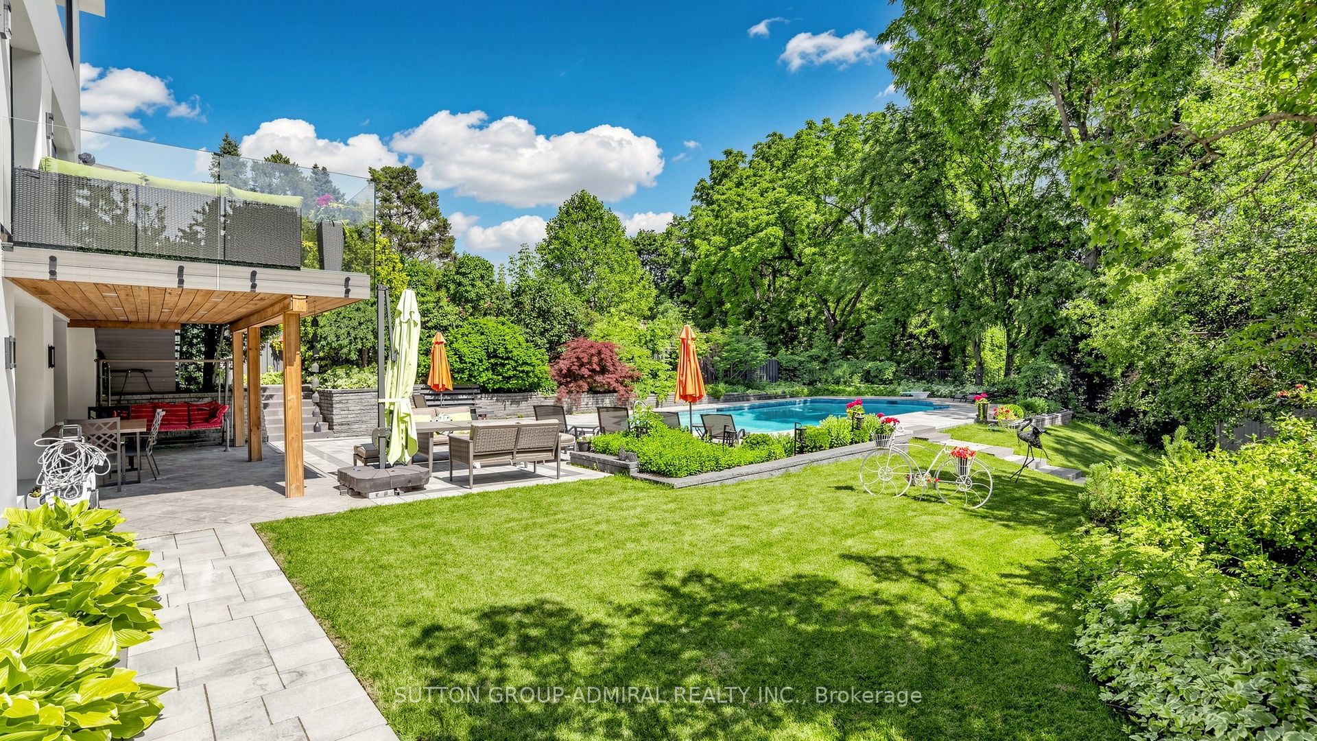 33 Thorny Brae Drive