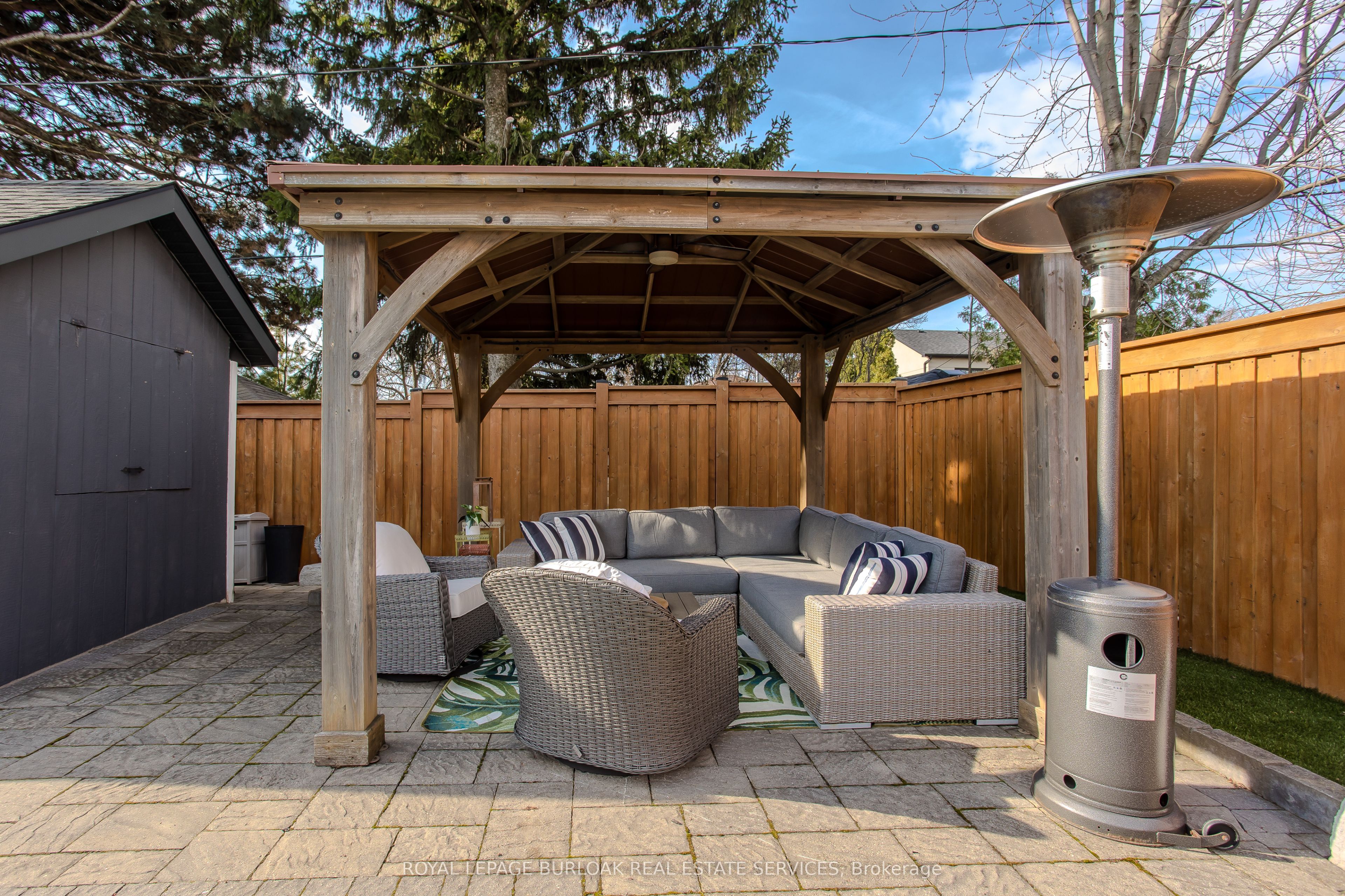 1375 Langdale Crescent