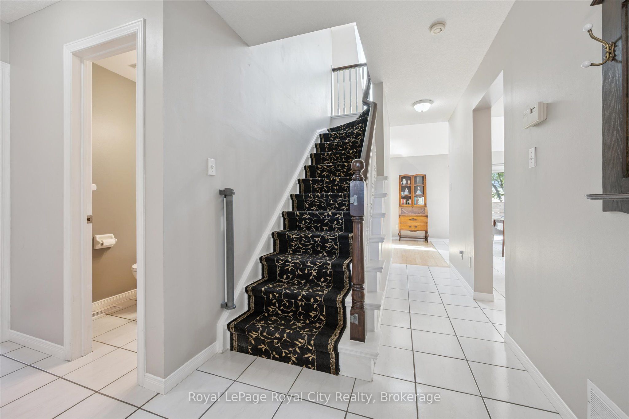 27 Oakridge Crescent