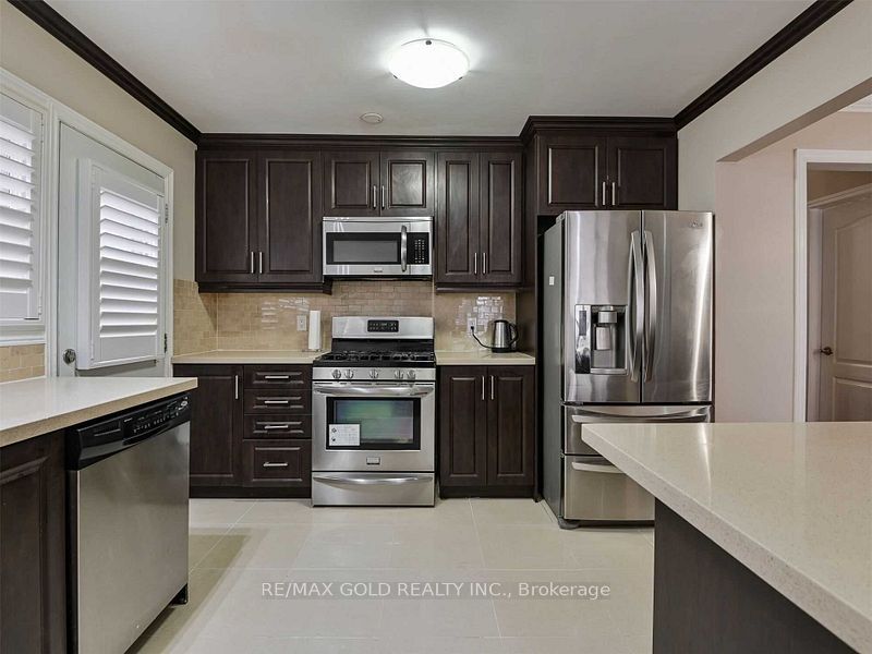 67 Archdekin Drive S