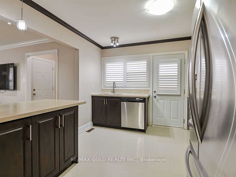 67 Archdekin Drive S