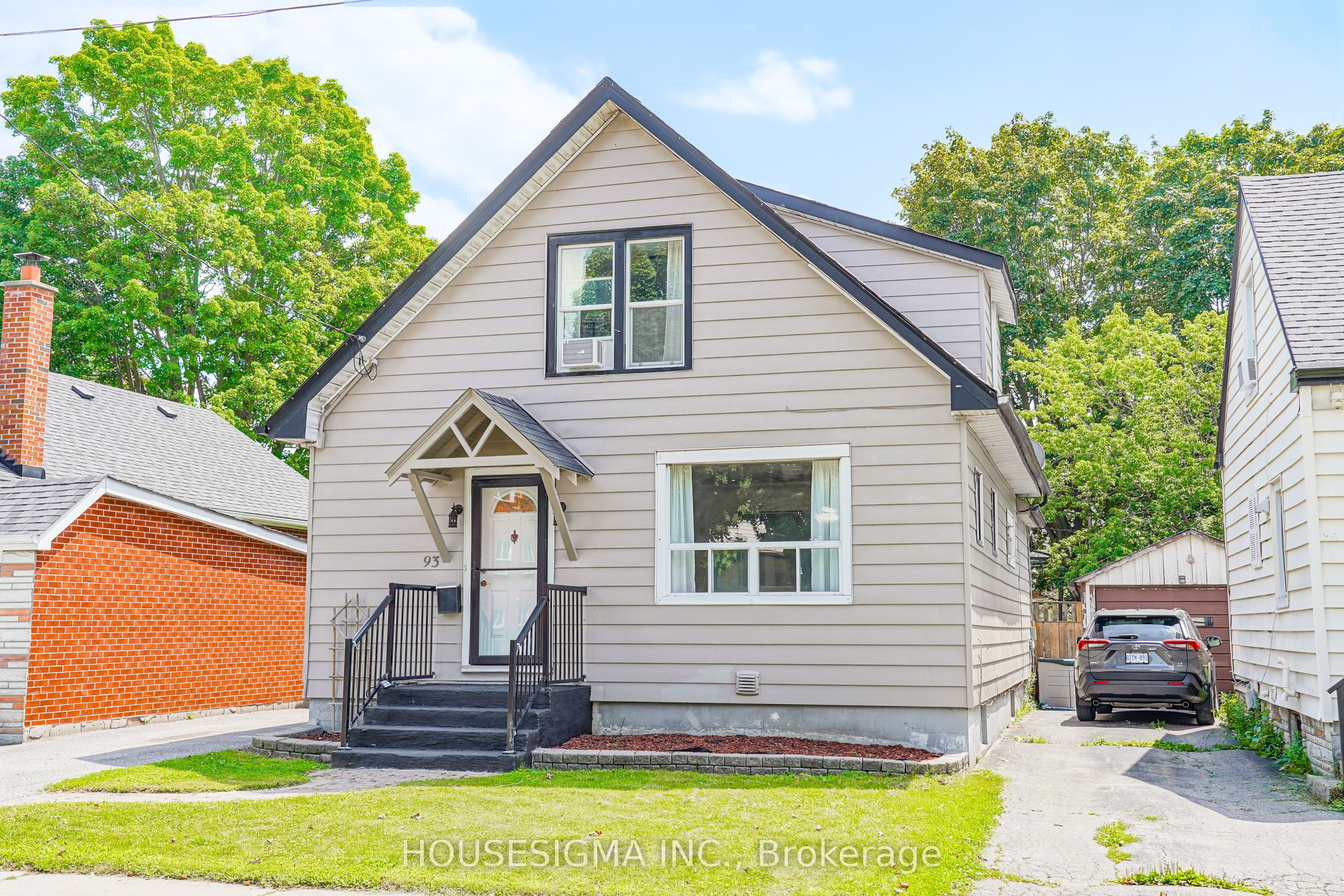 93 Brock Street W