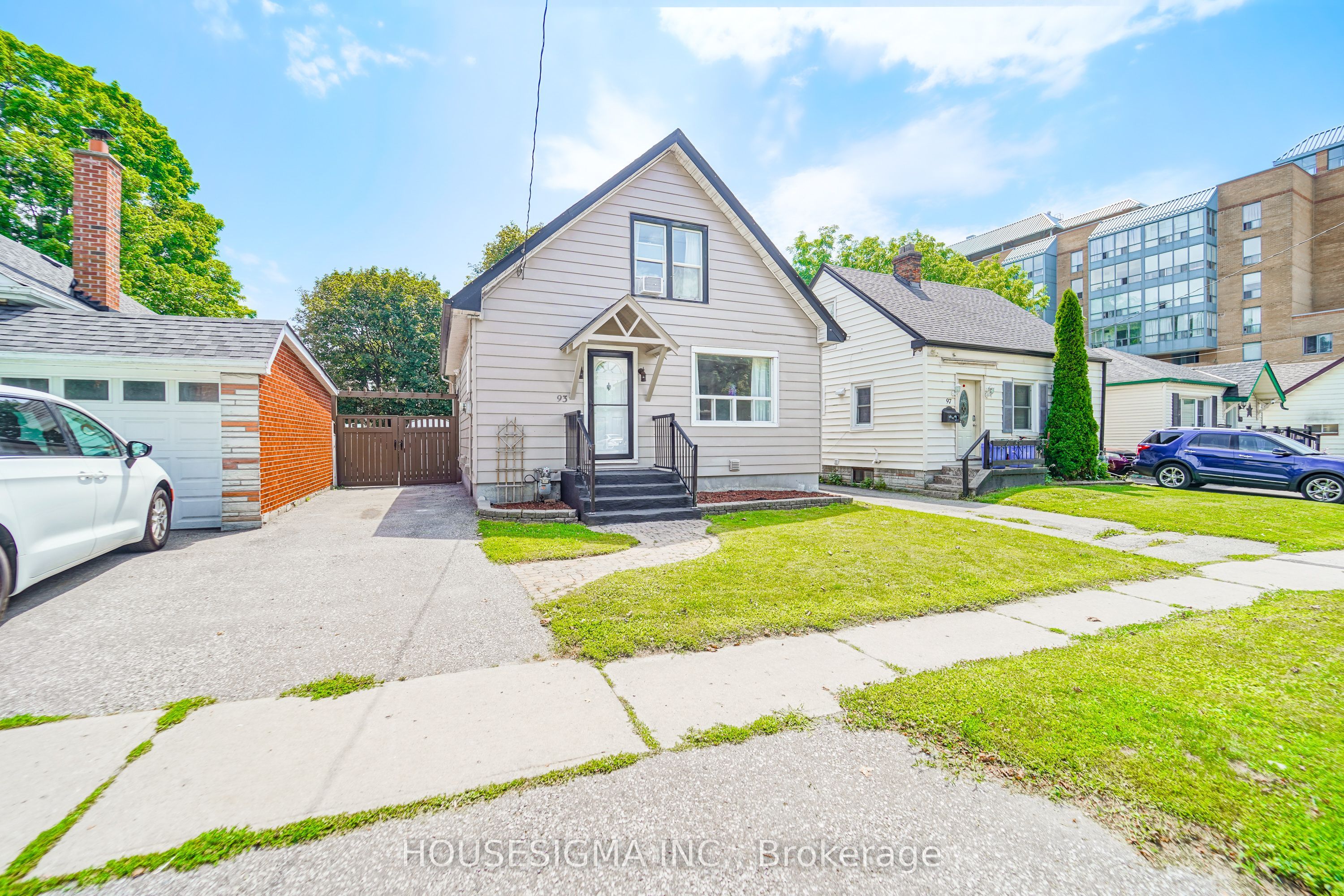 93 Brock Street W