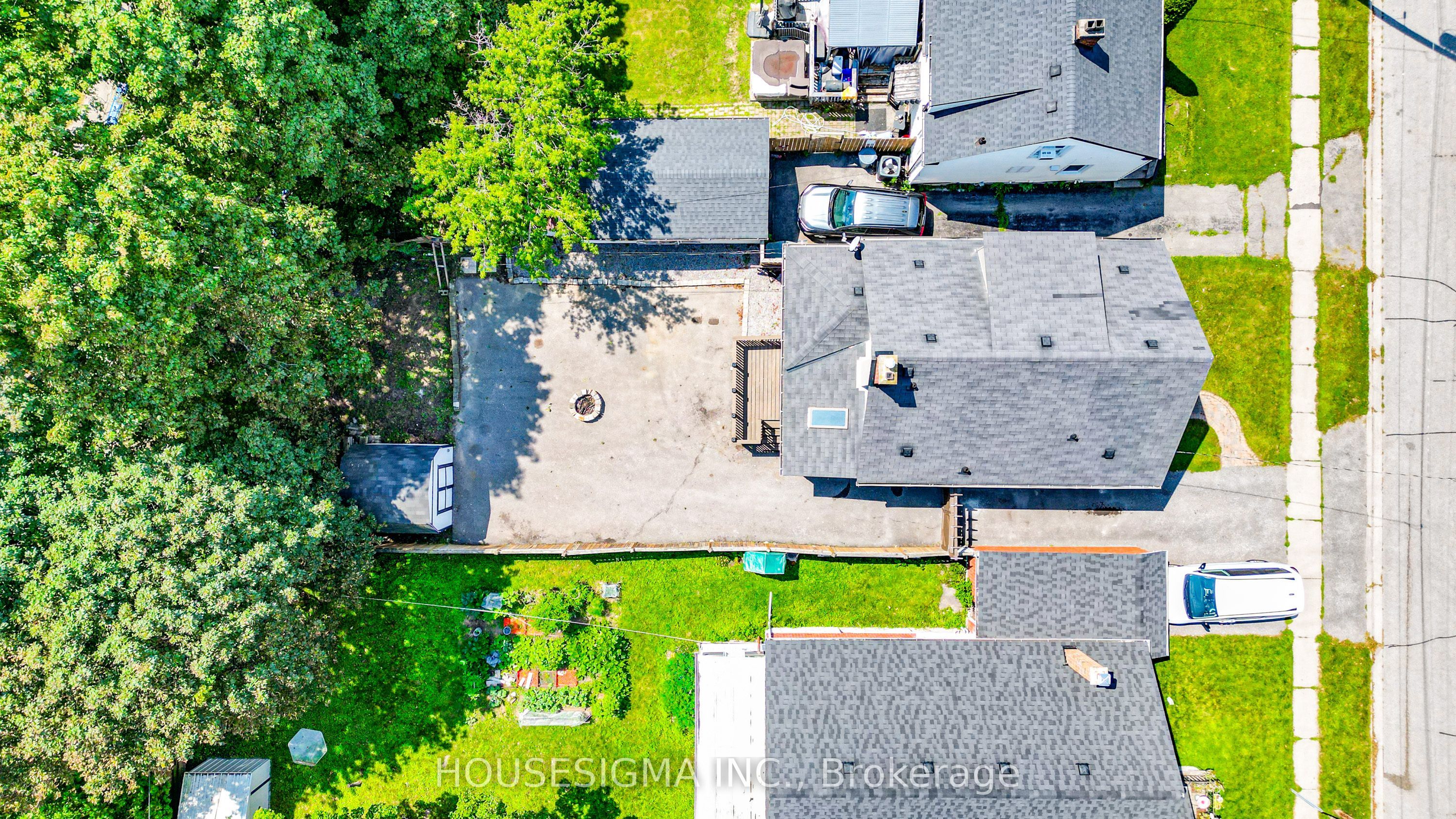 93 Brock Street W