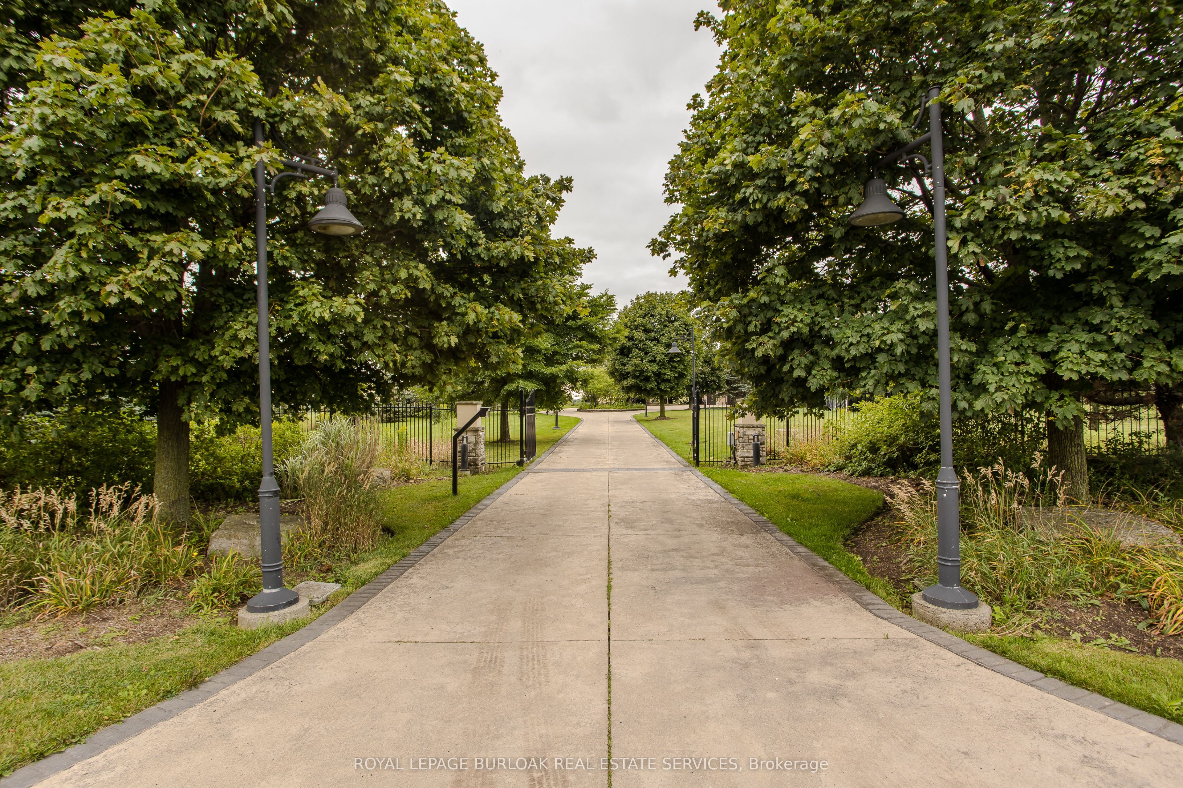 5200 2 Side Road