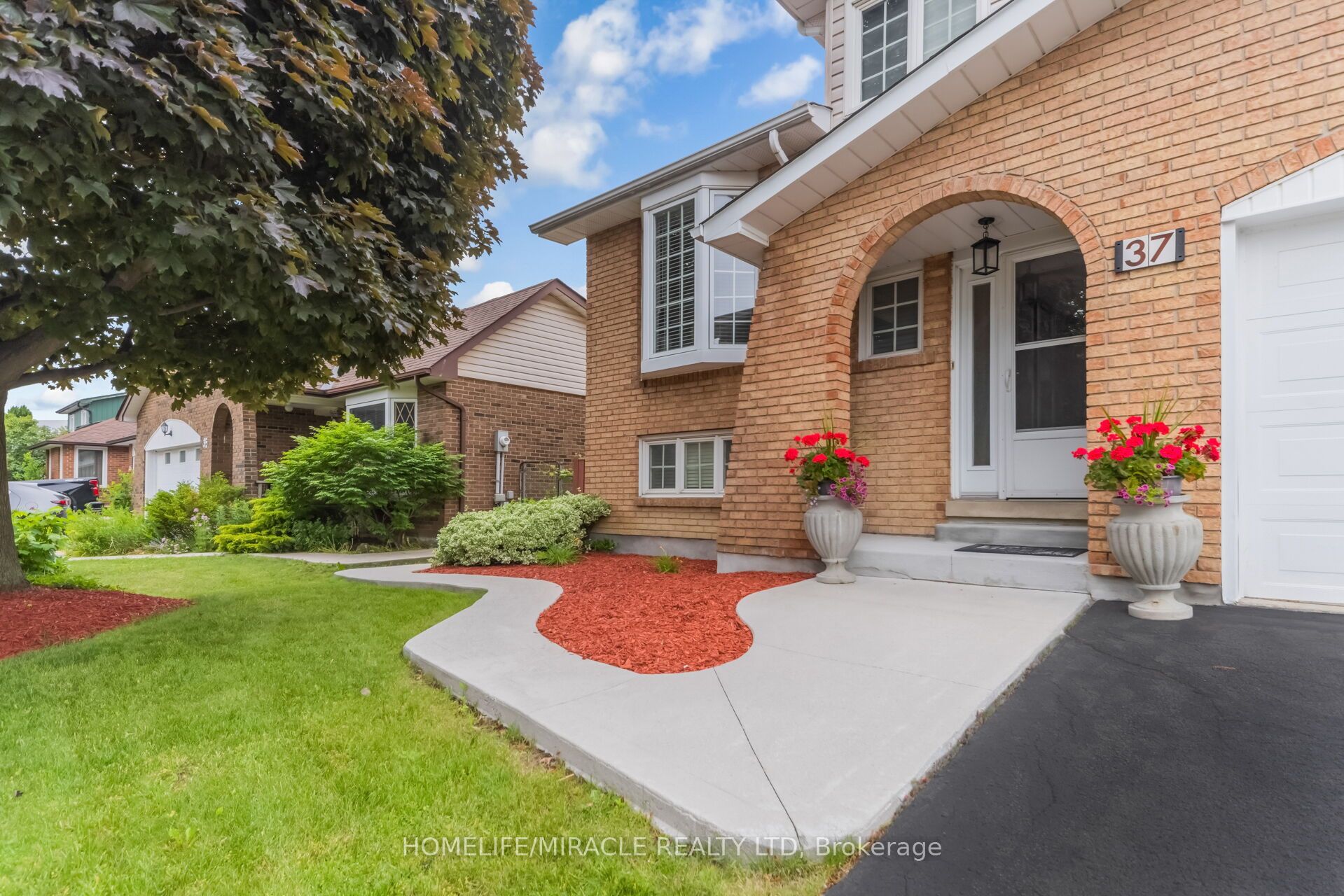 37 Blackthorn Lane