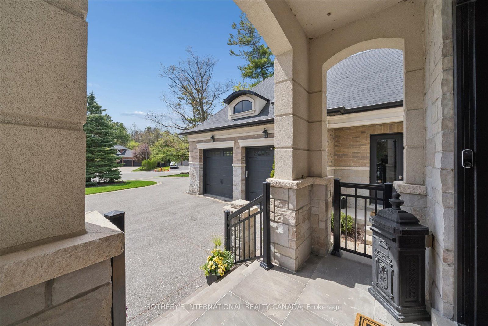 112 Woodview Drive