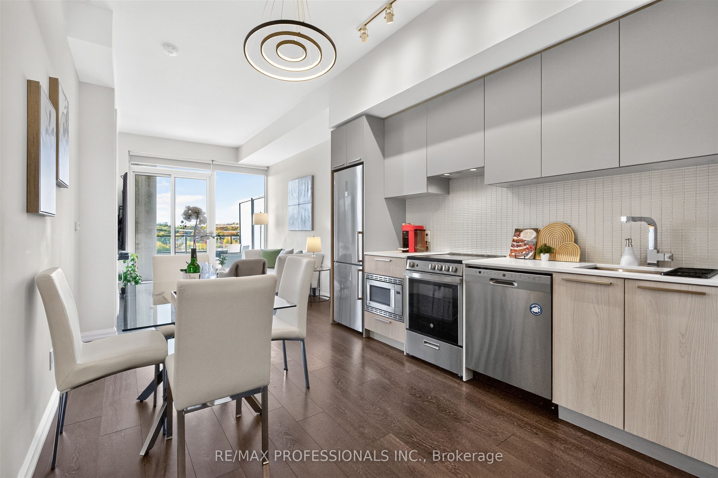 4208 Dundas Street W 609