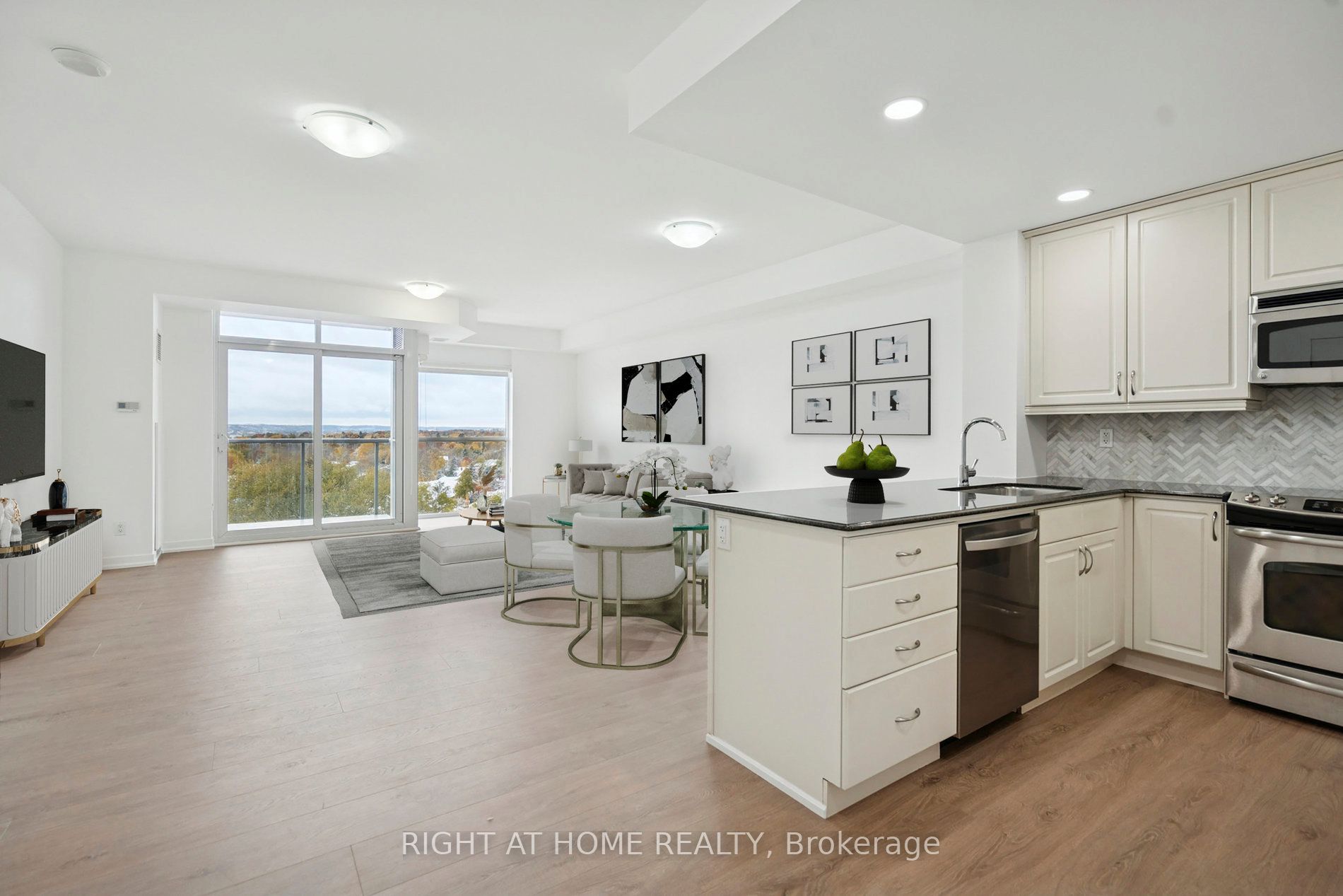 551 Maple Avenue 1002