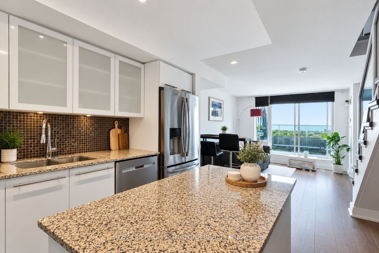 1040 The Queensway N/A 917