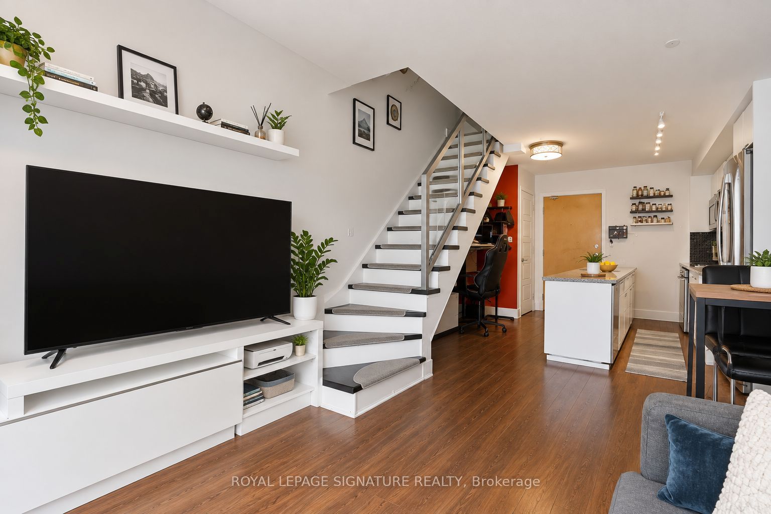 1040 The Queensway N/A 917