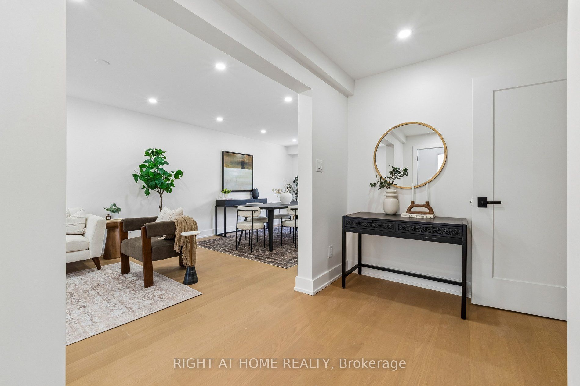16 Ian Fleming Crescent