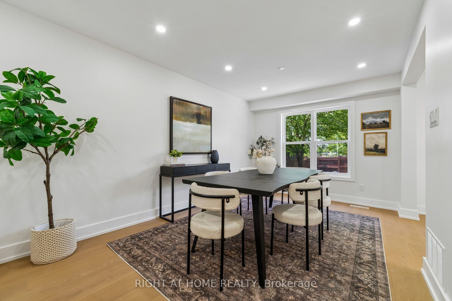 16 Ian Fleming Crescent