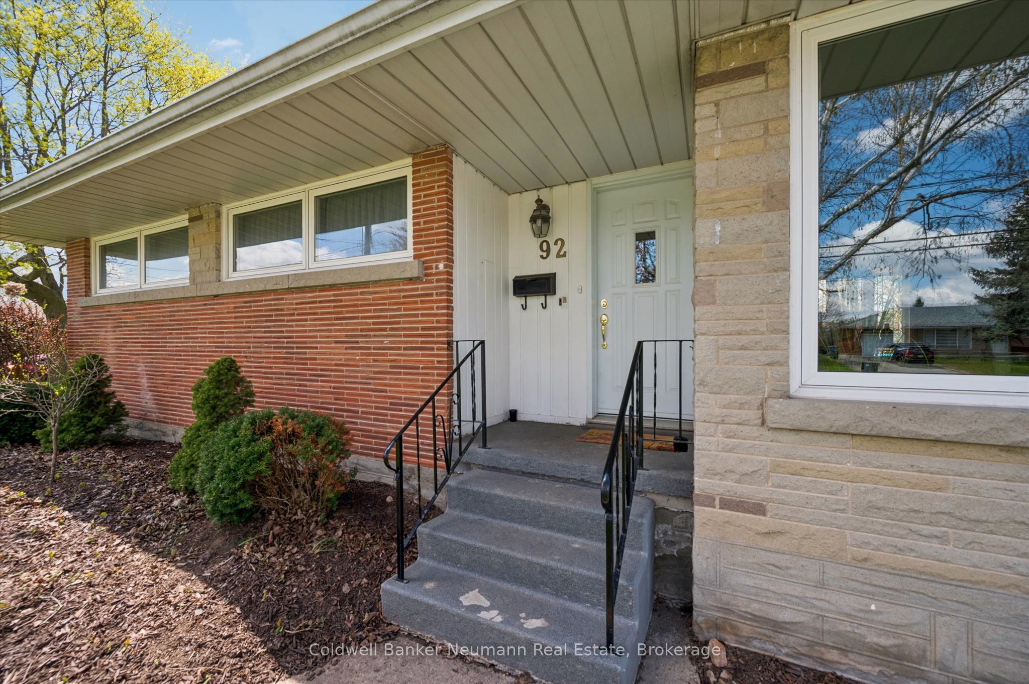 92 Victoria Road N