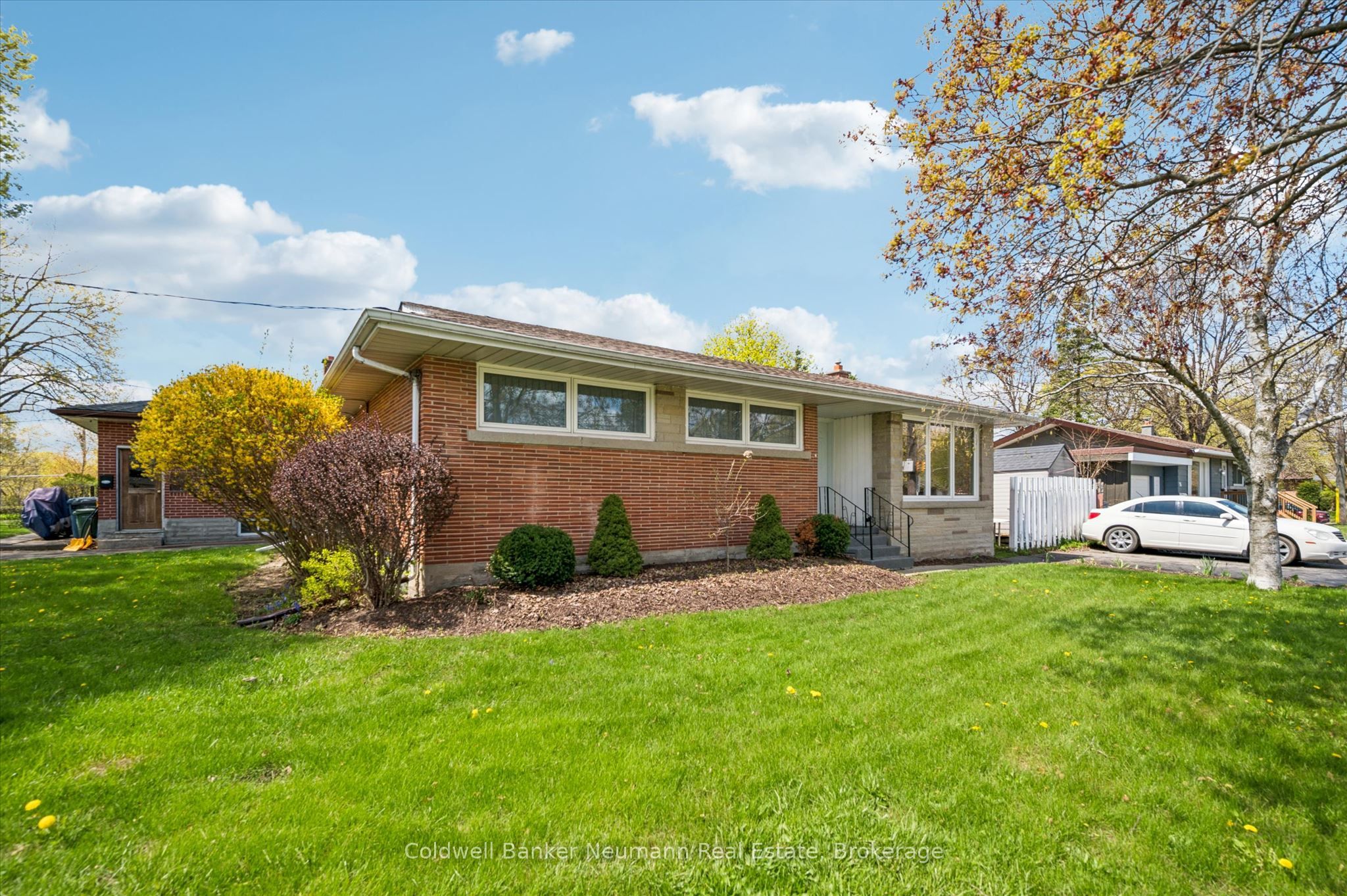 92 Victoria Road N