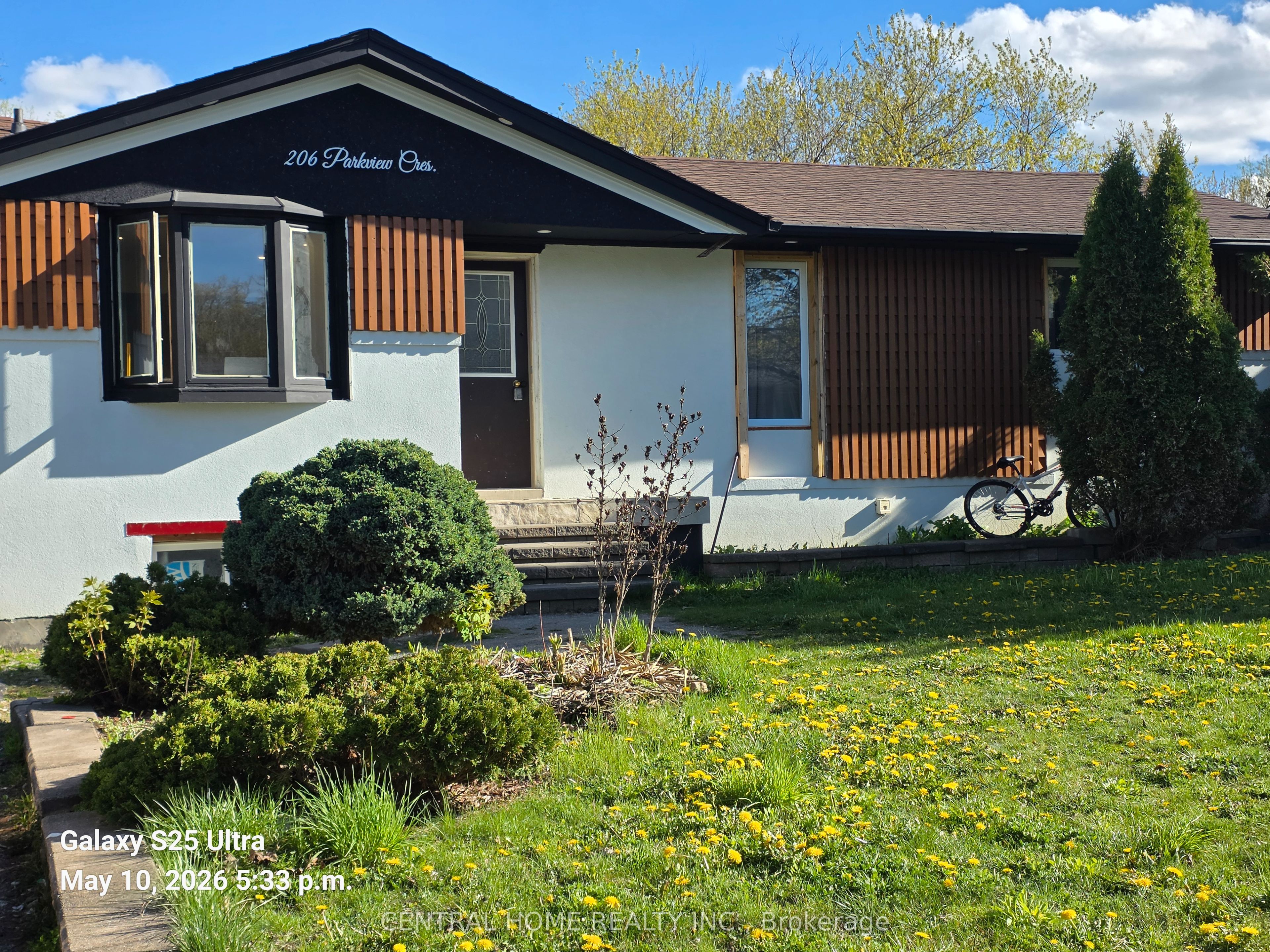 206 Parkview Crescent
