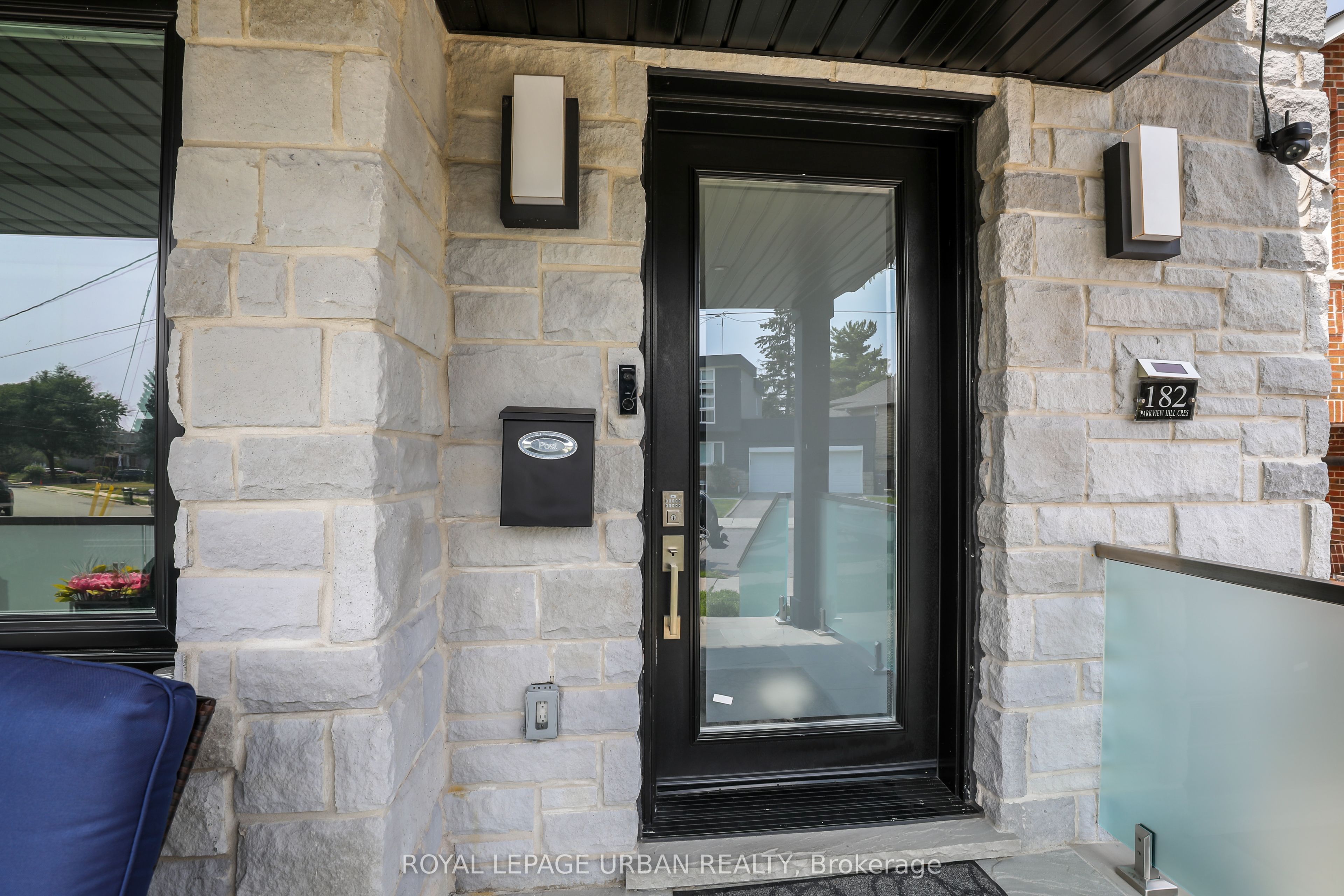 182 Parkview Hill Crescent