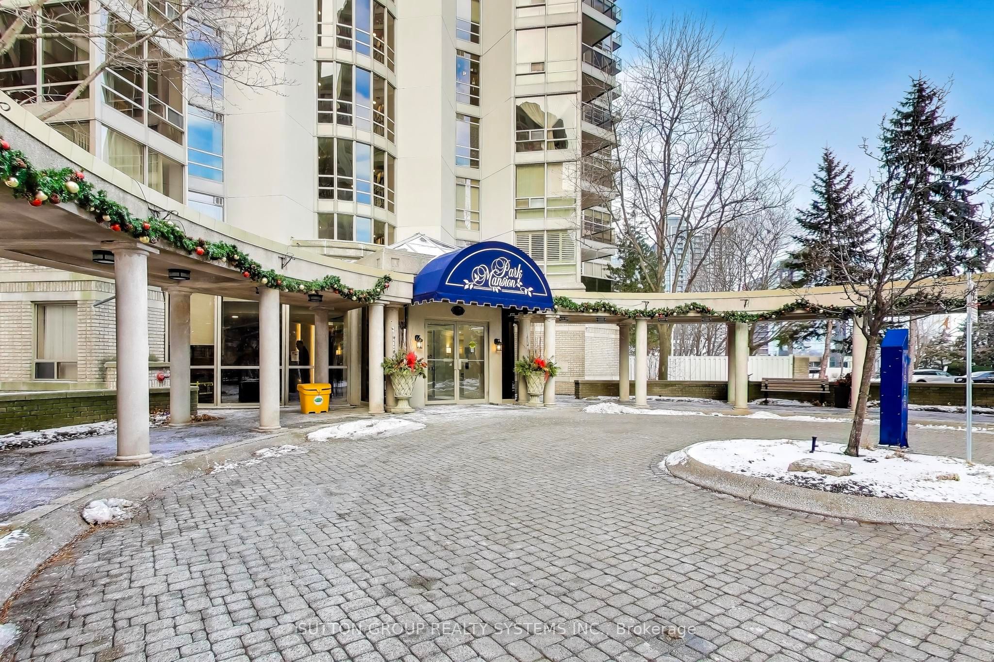 45 Kingsbridge Garden Circle N 3307