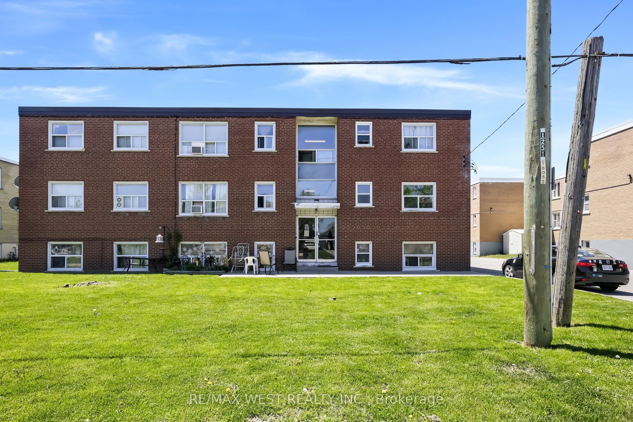 300 Montrave Avenue
