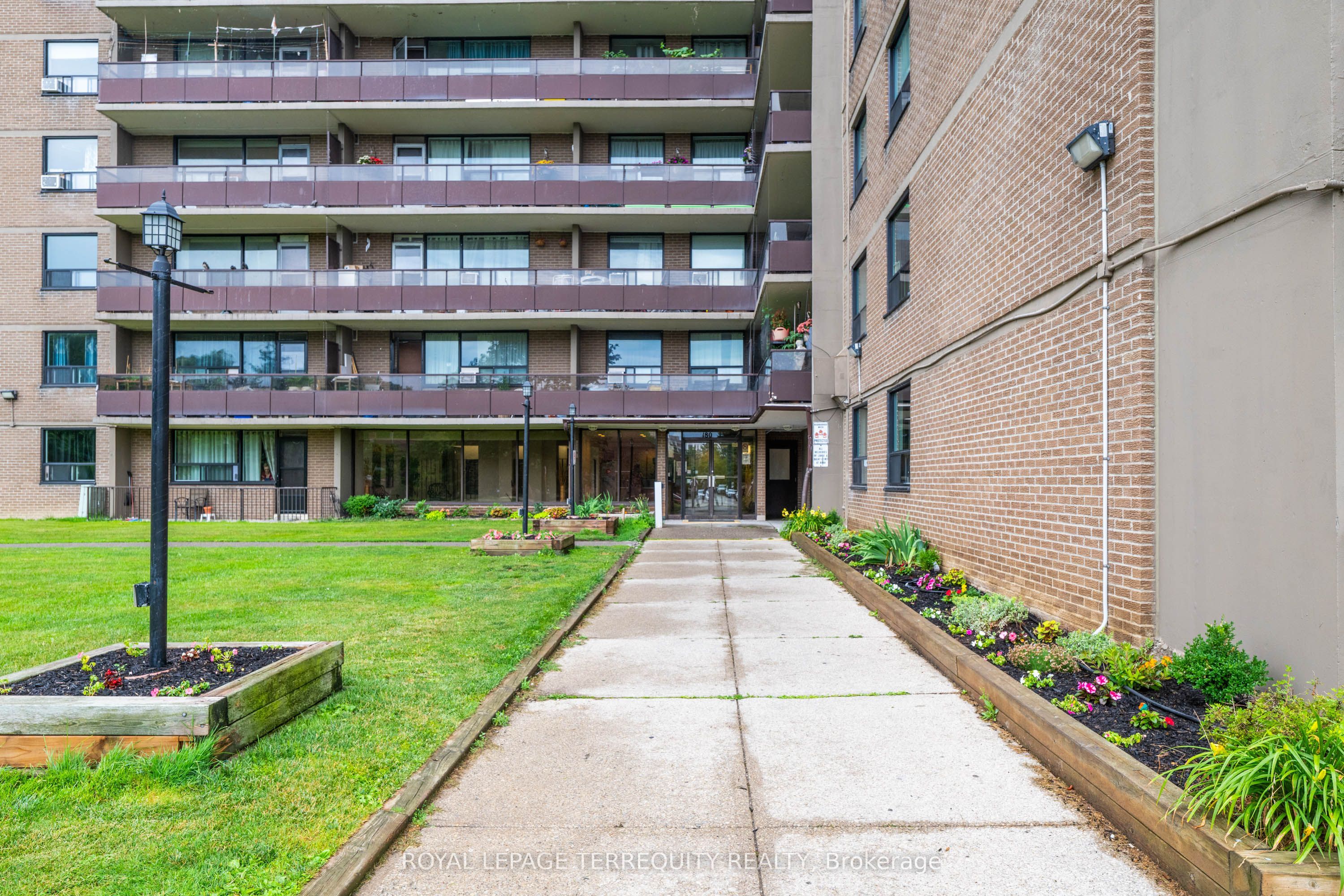 180 Markham Road 816
