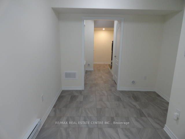 1084 Silk Street