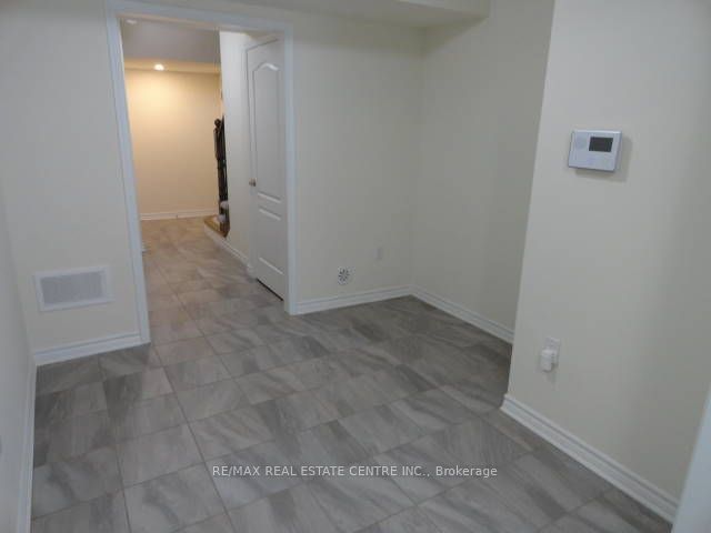 1084 Silk Street