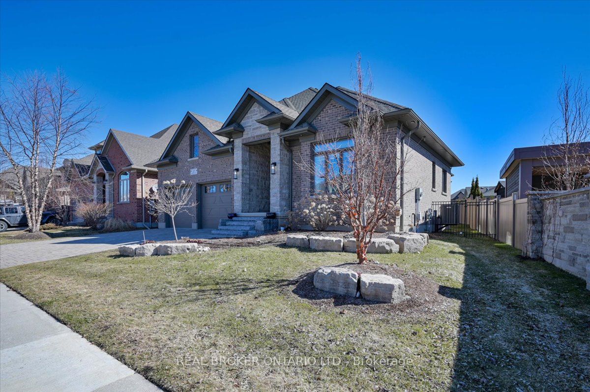15 LANGTON Drive