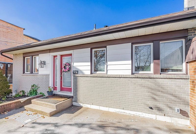 127 Mayfield Drive N