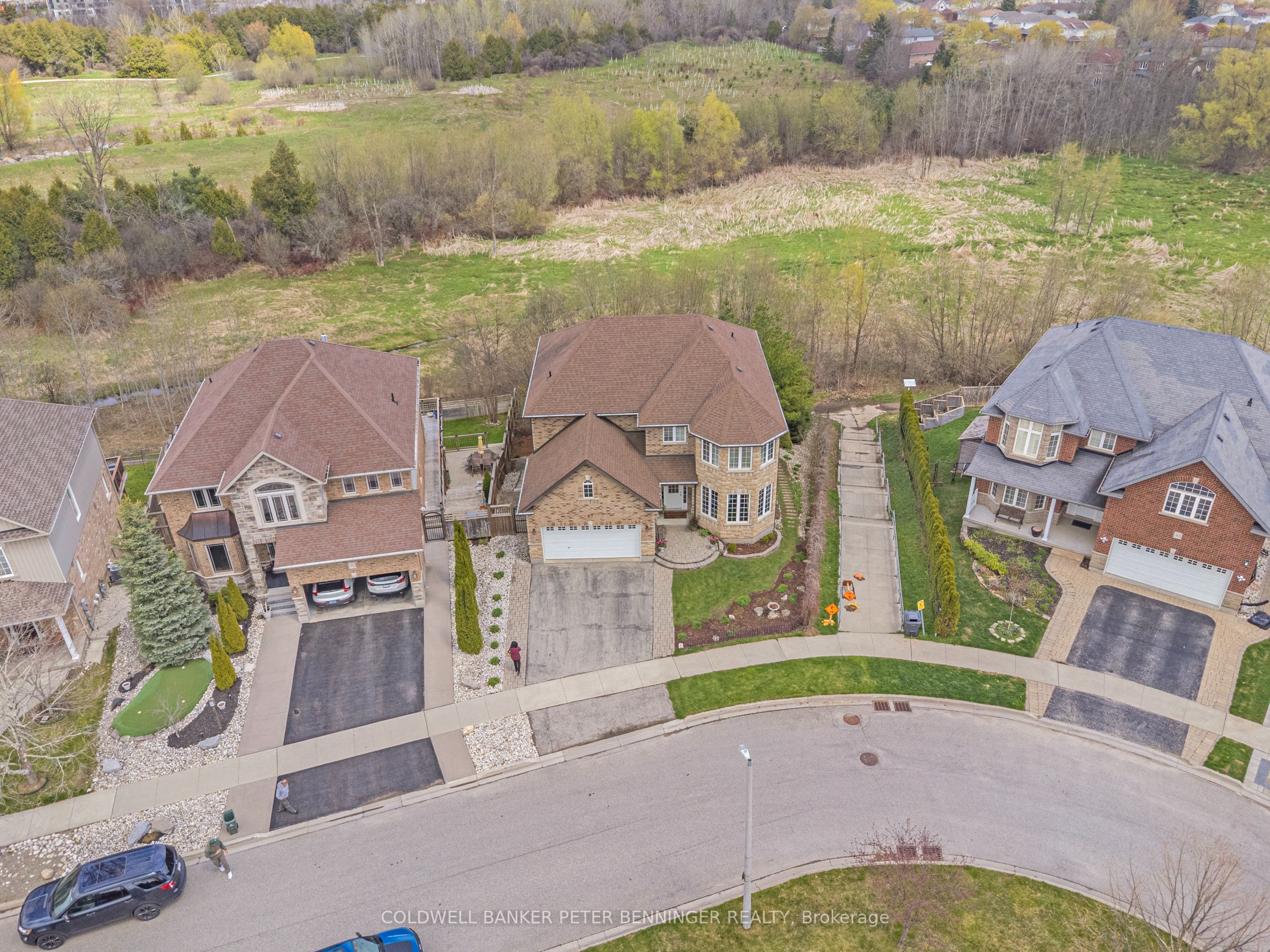 49 CREIGHTON Avenue