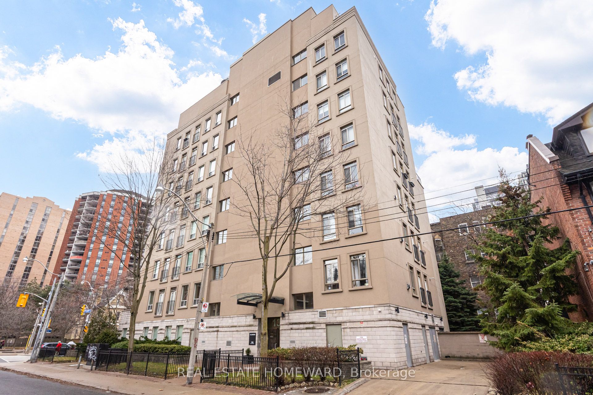 135 Maitland Street 702