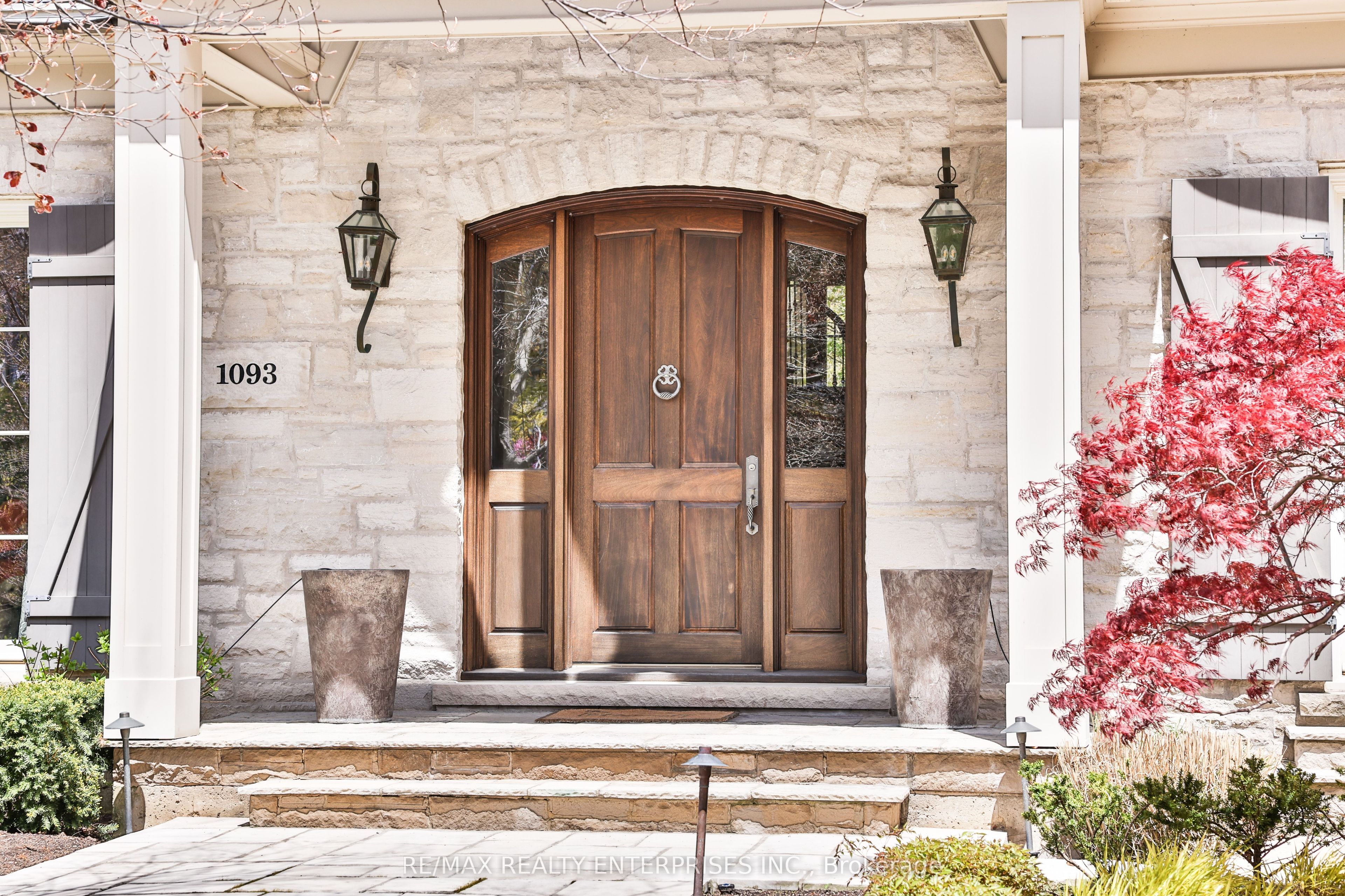 1093 Algonquin Drive