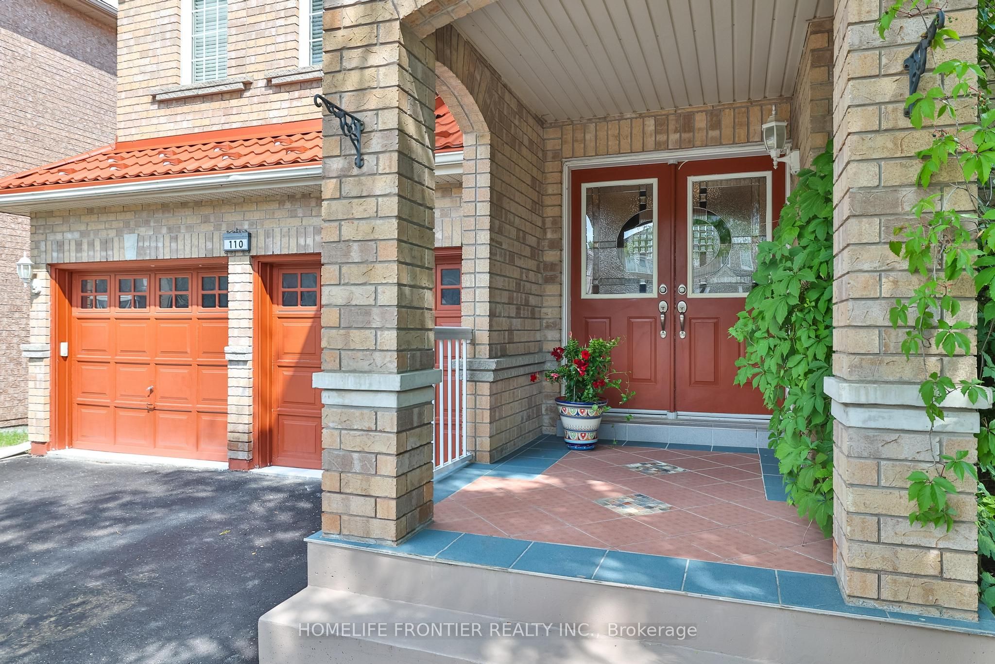 110 Red River Crescent