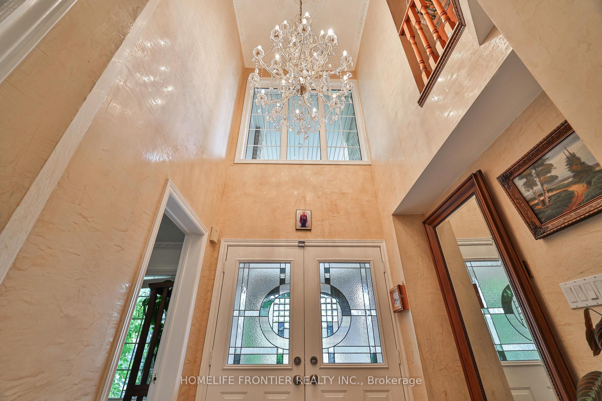 110 Red River Crescent