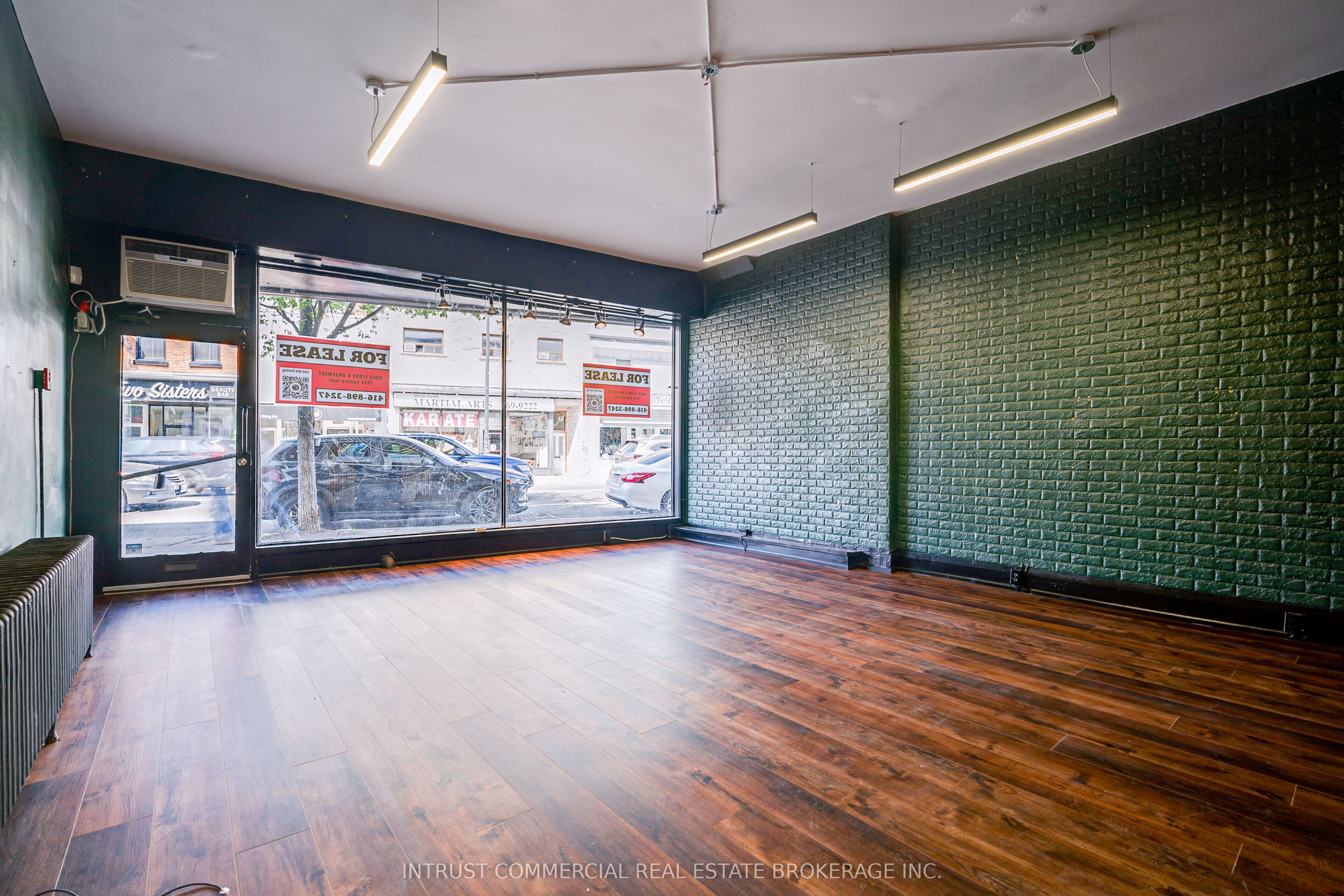 3097 Dundas Street W