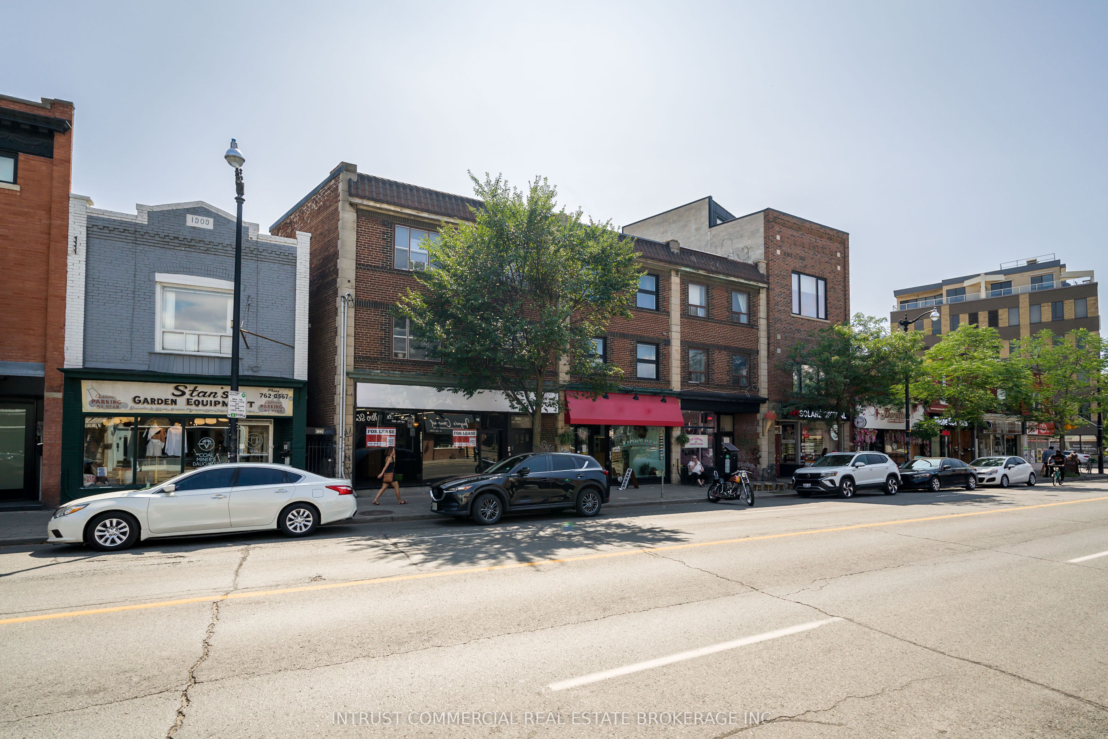 3097 Dundas Street W