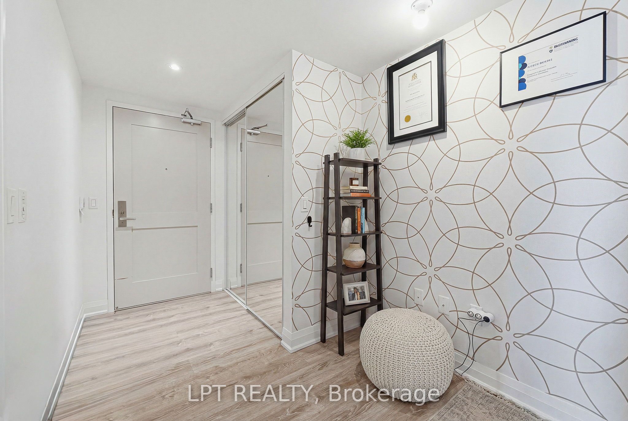 10 Gibbs Road 709