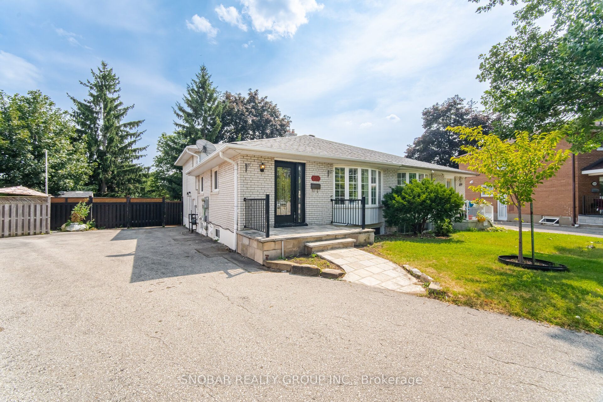 1228 Shamir Crescent