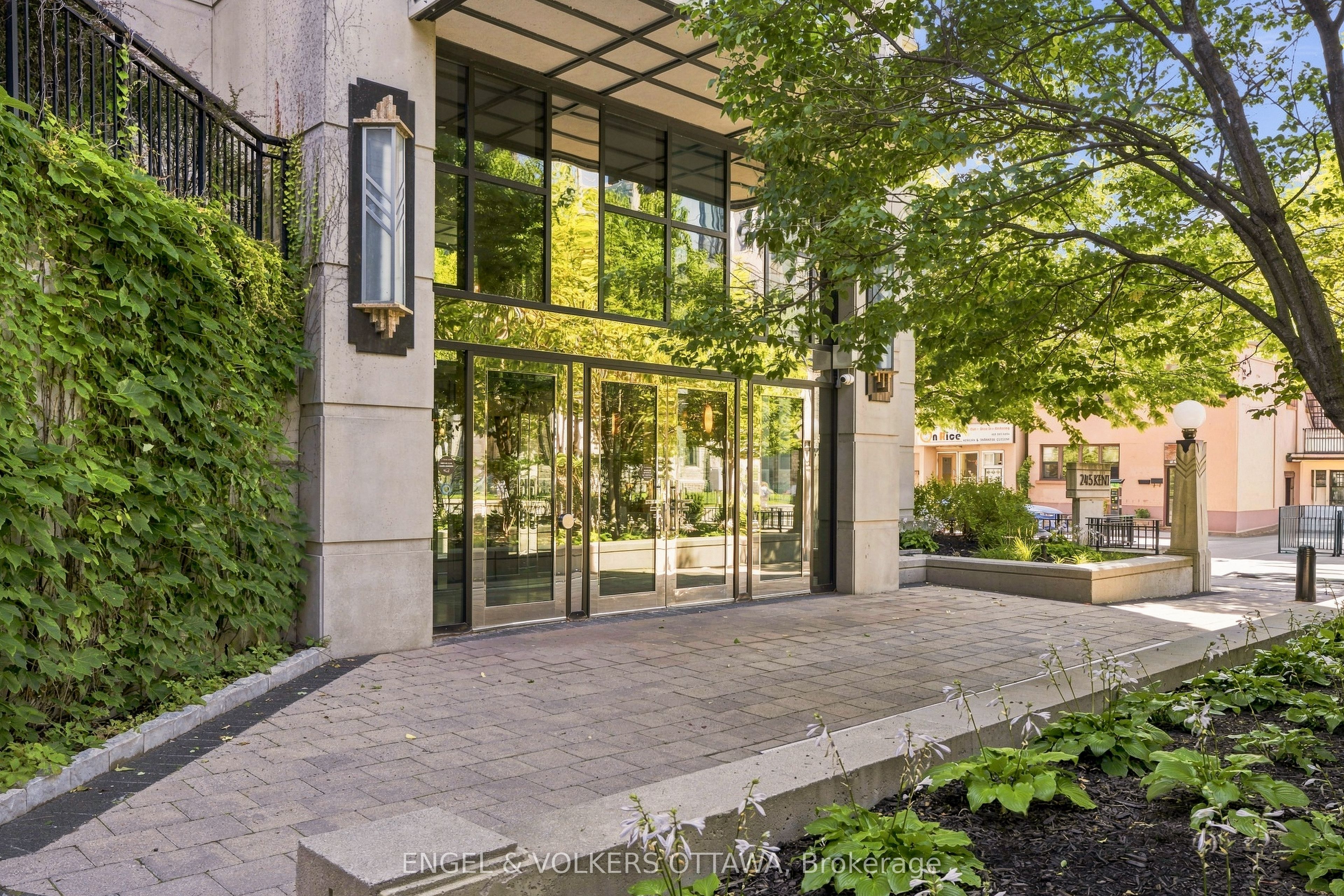 245 Kent Street 1009