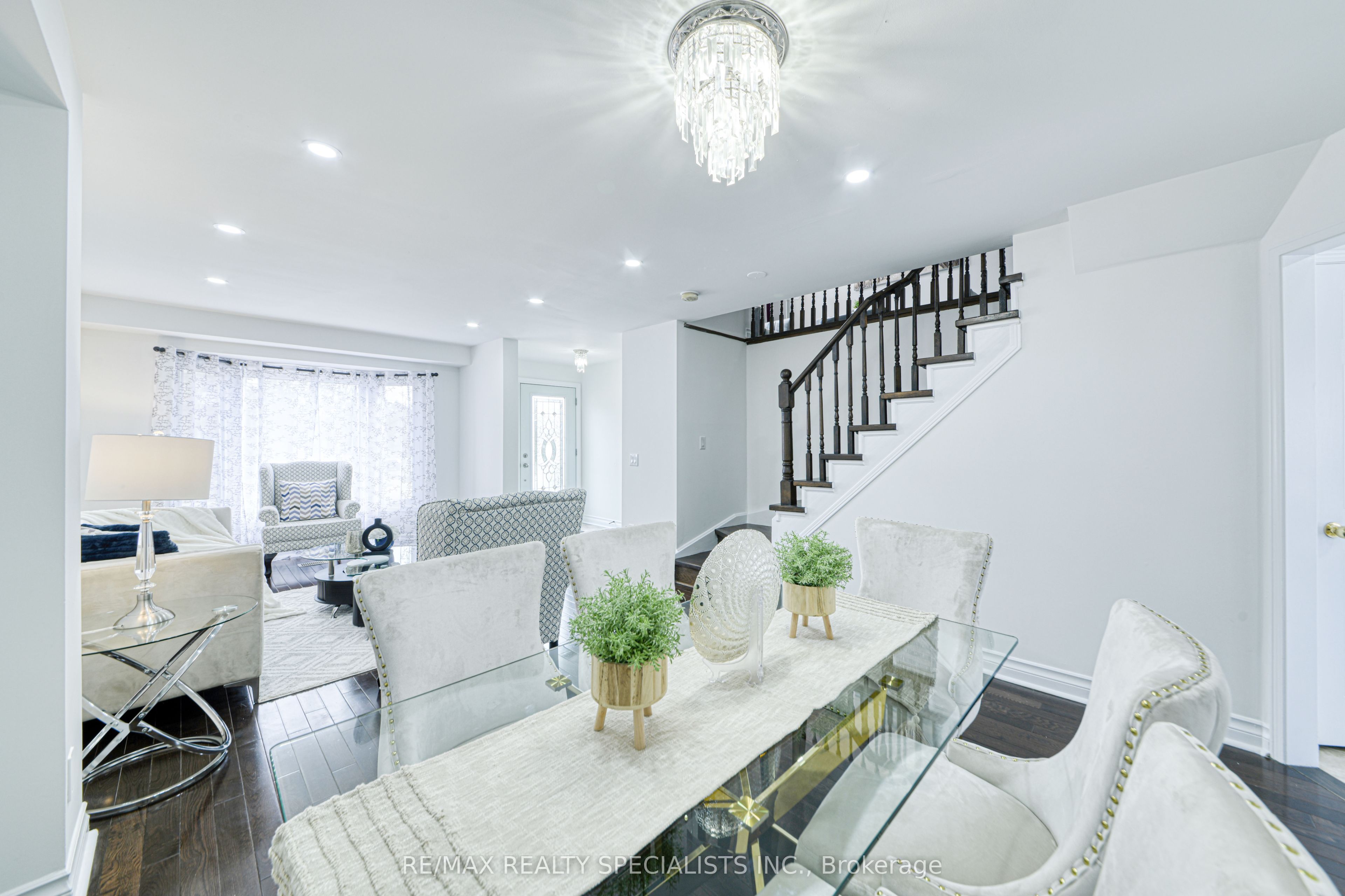 35 Softneedle Avenue