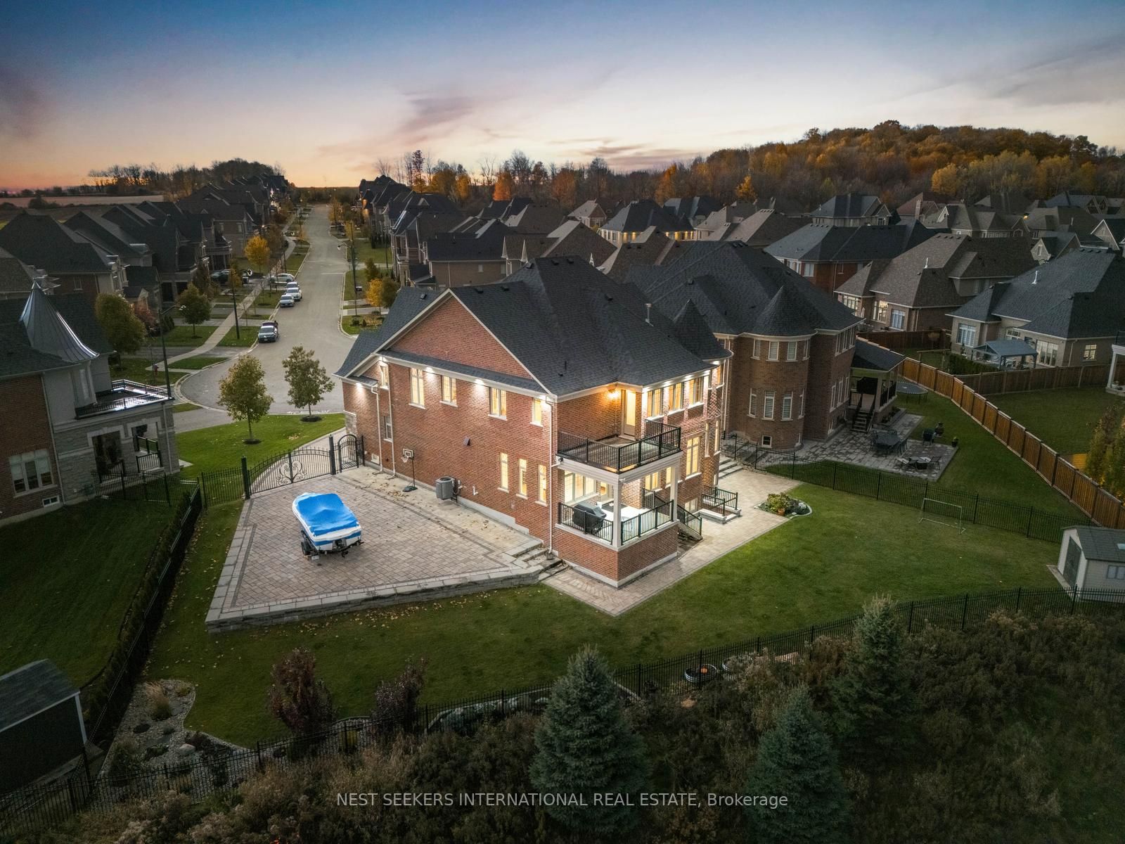 12 Albert Hill Court