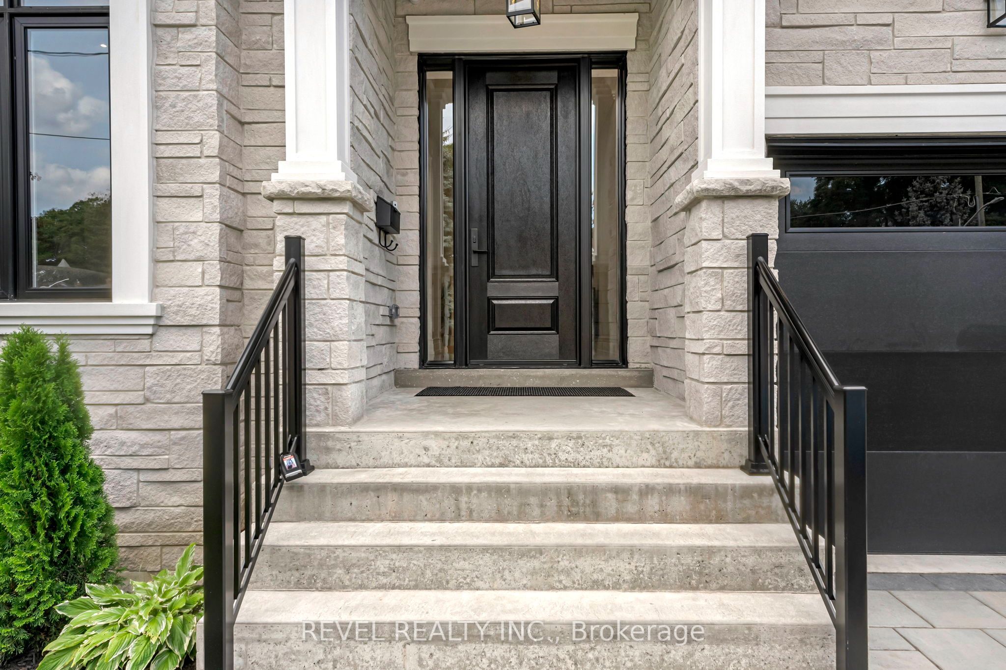 1472 Highbush Trail