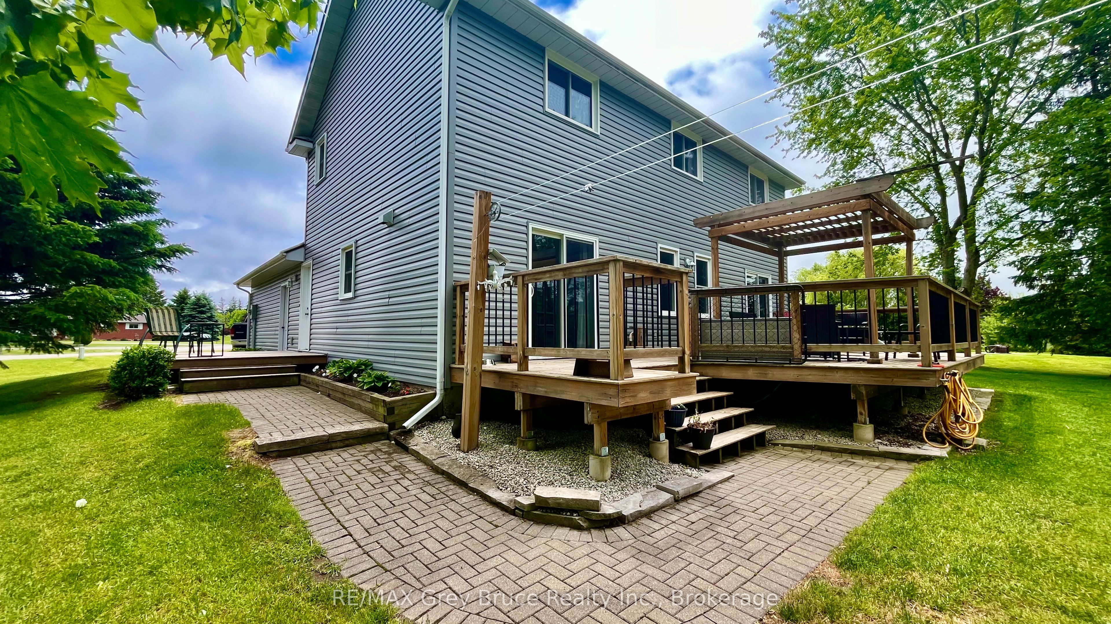 112 Mary Avenue