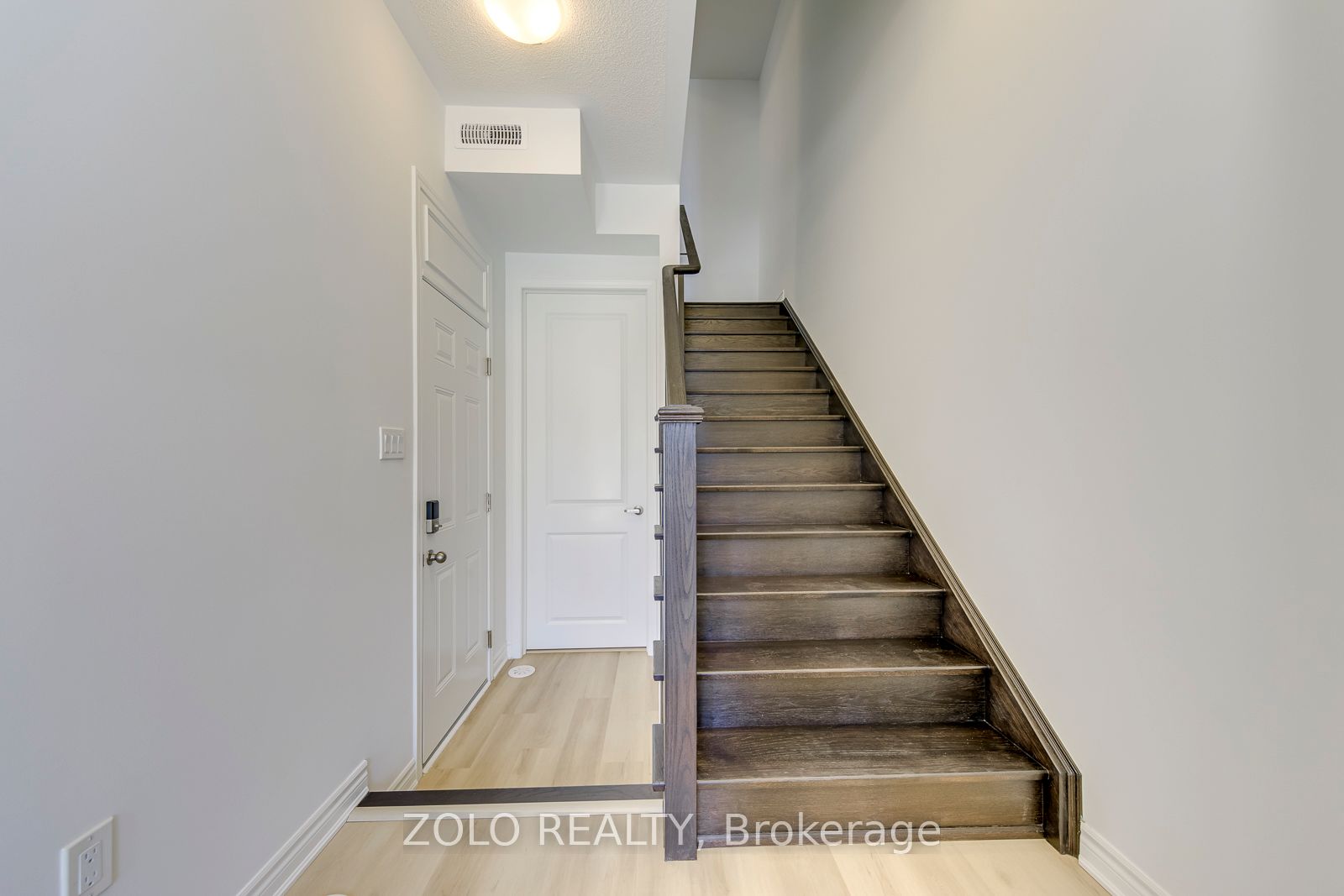 1572 Rutland Crescent