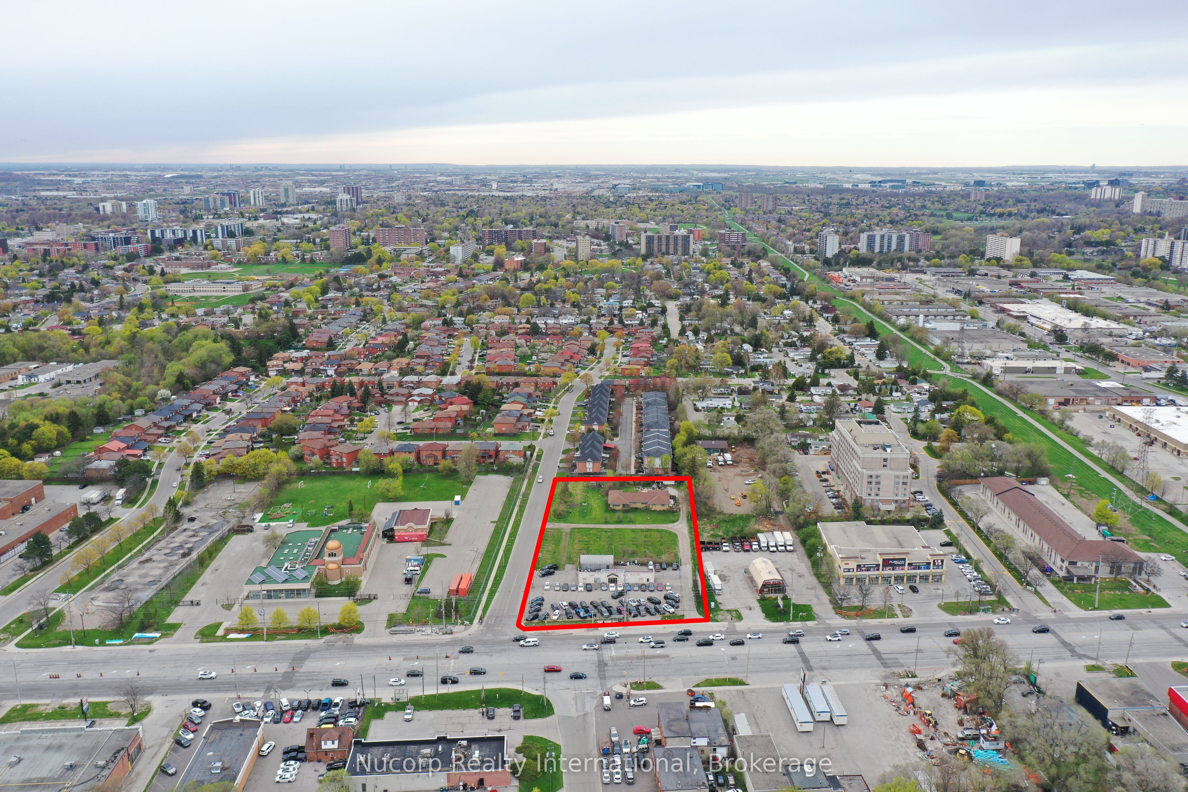 1721 Dundas Street E