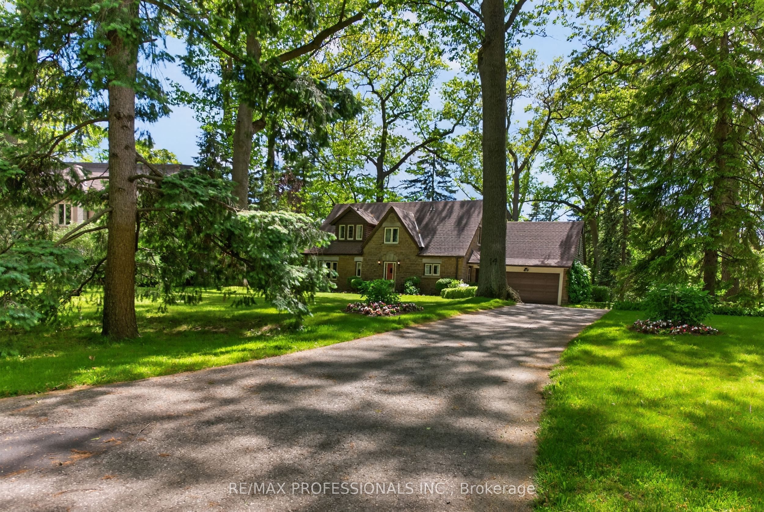 14 North Drive