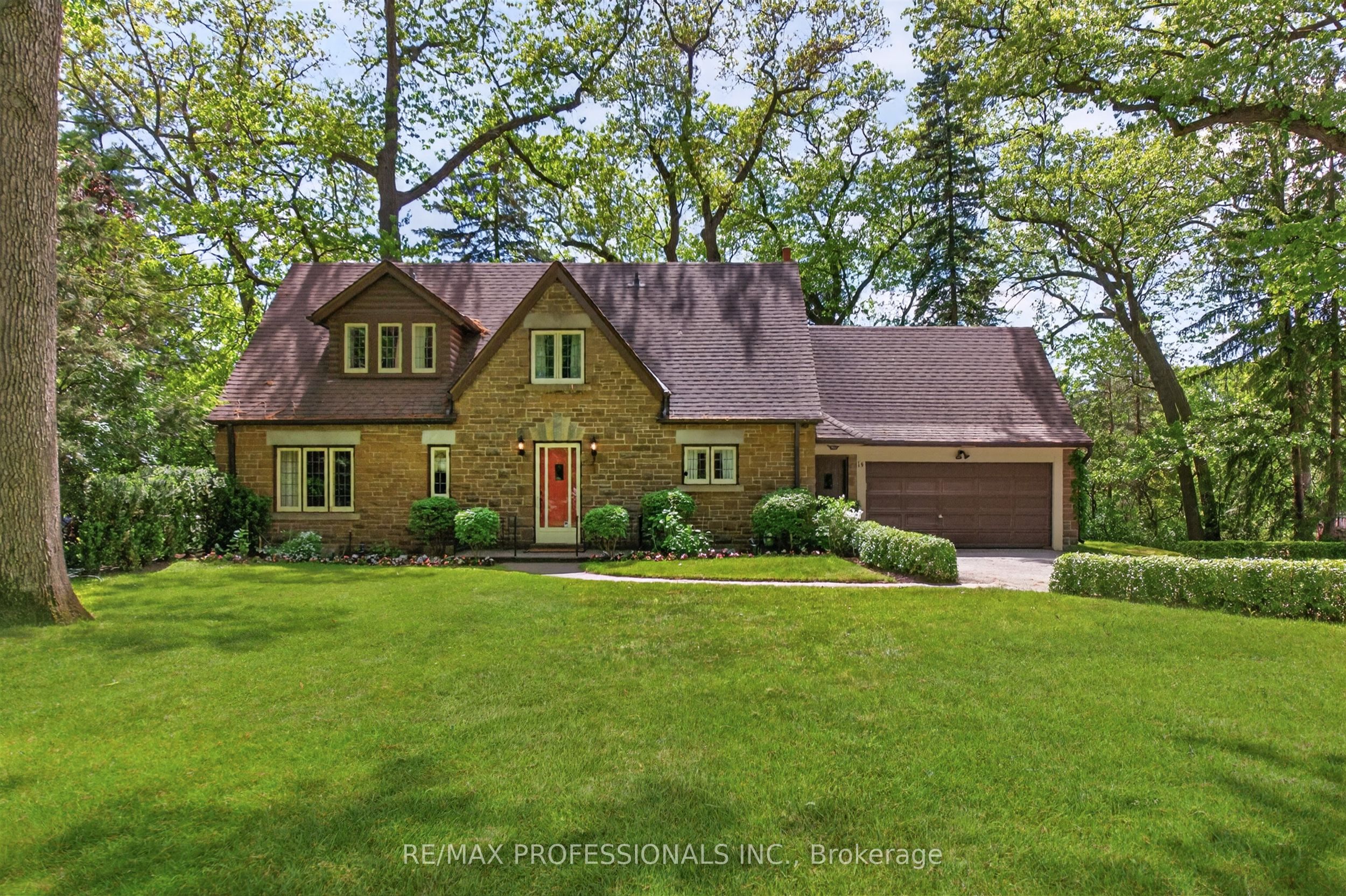 14 North Drive