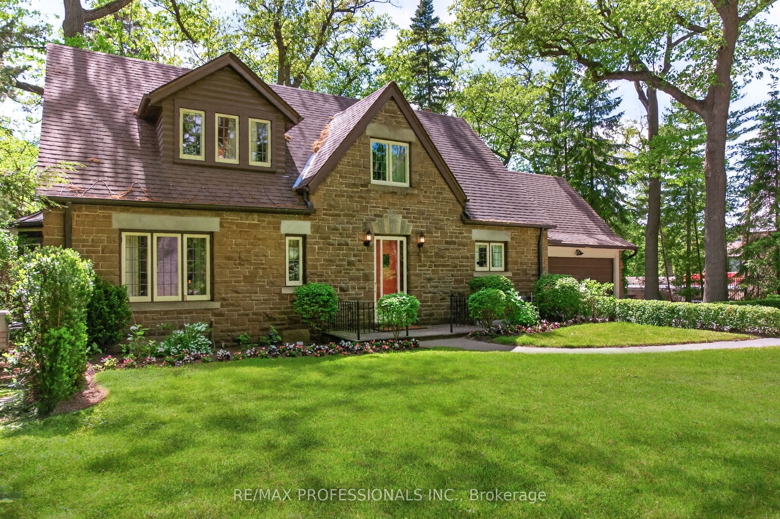 14 North Drive