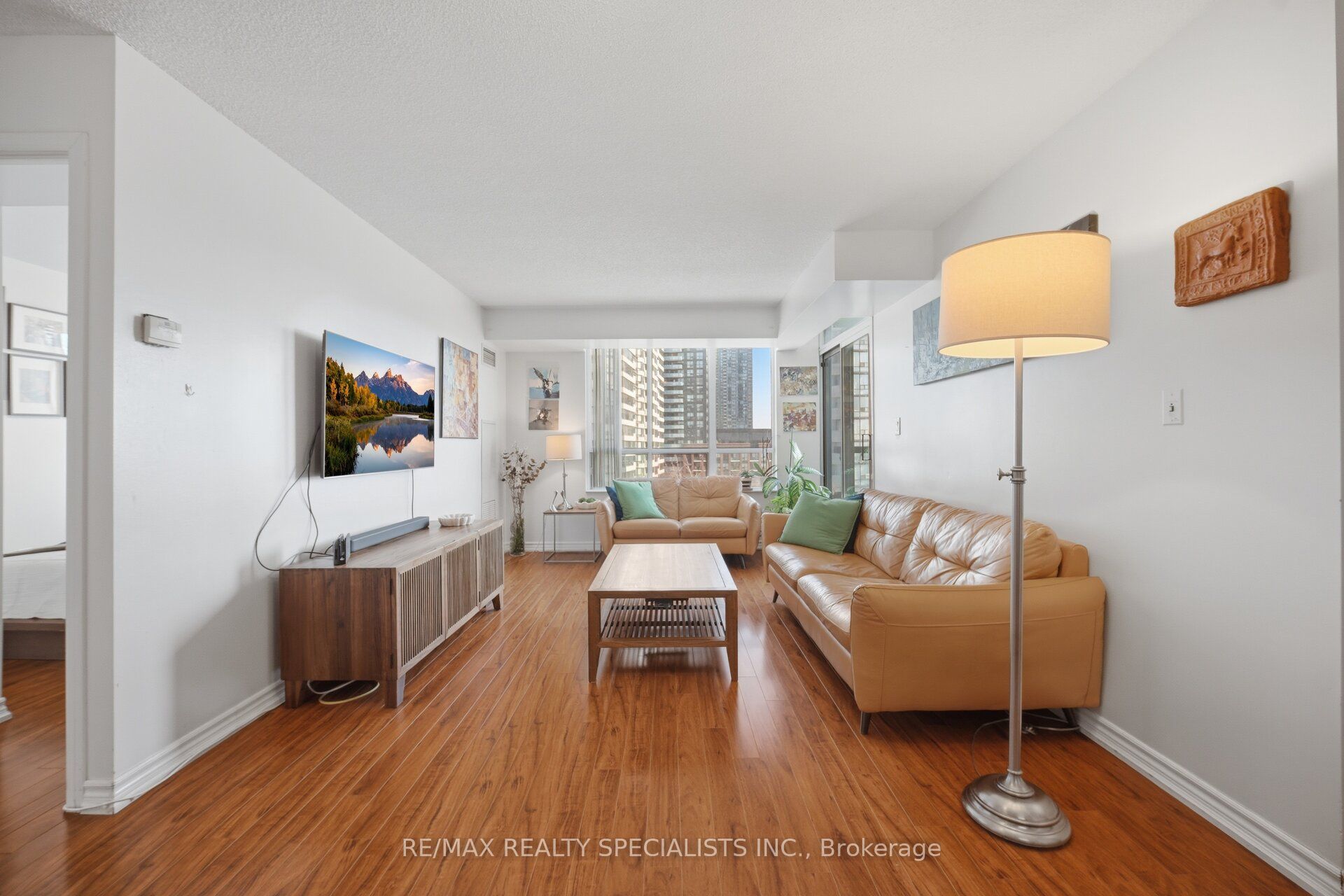 335 Rathburn Road W 707