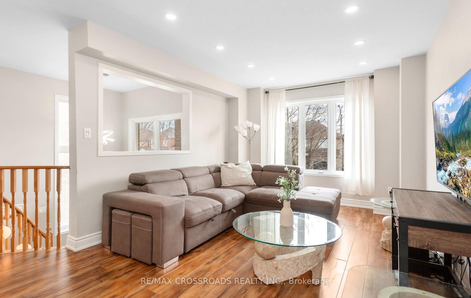 21 Cedarvalley Boulevard